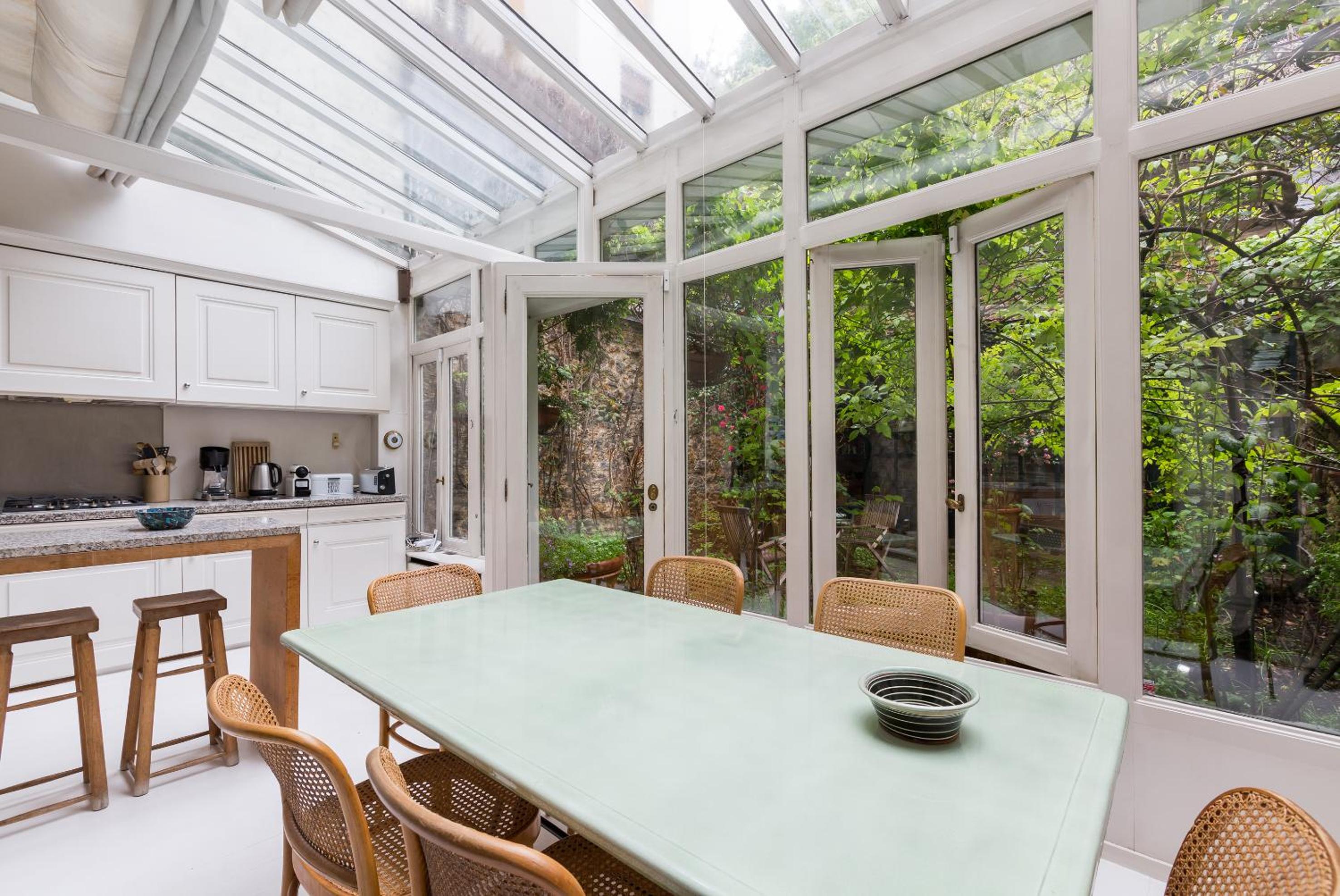 Veeve - Charming Townhouse near Parc Montsouris