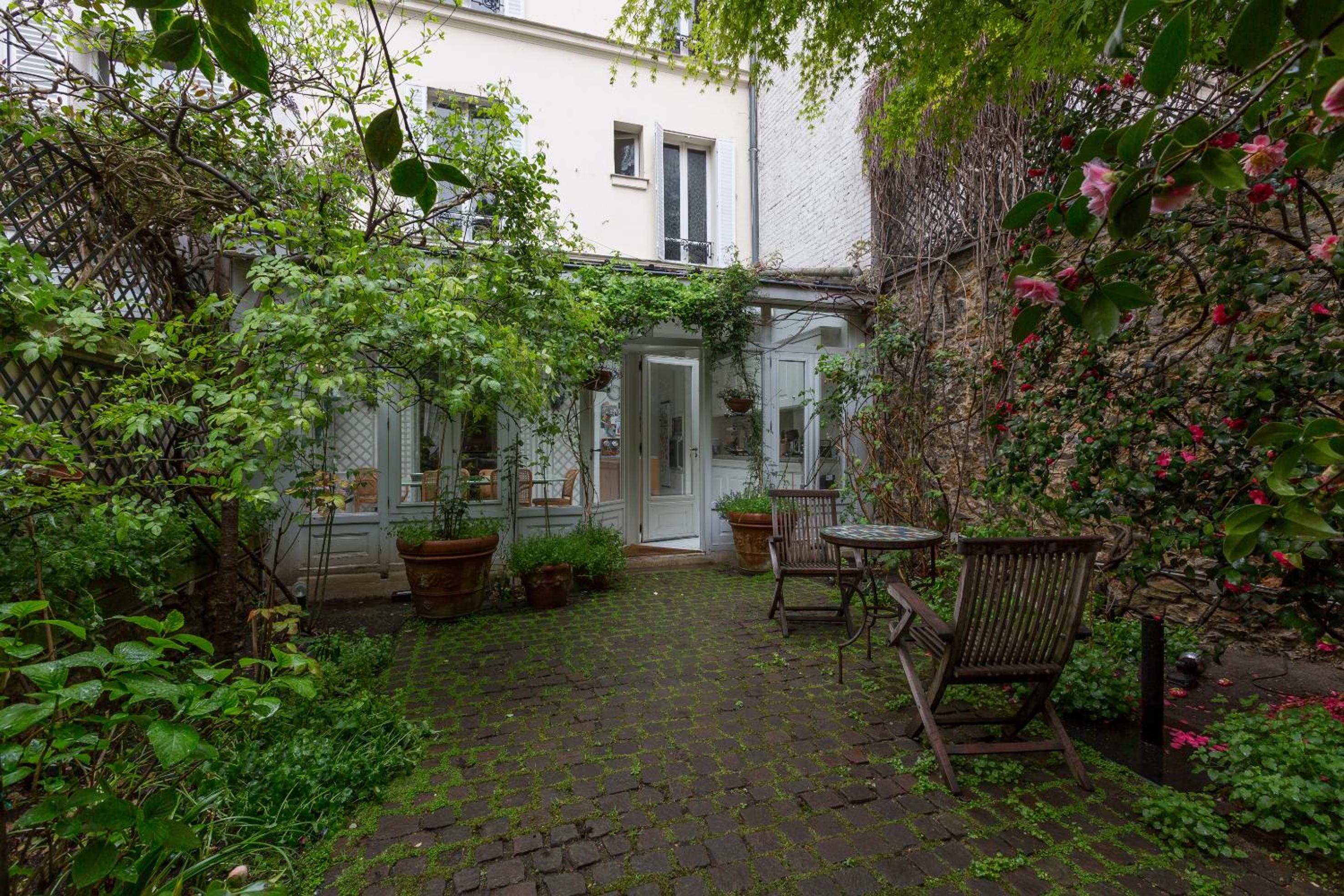 Veeve - Charming Townhouse near Parc Montsouris
