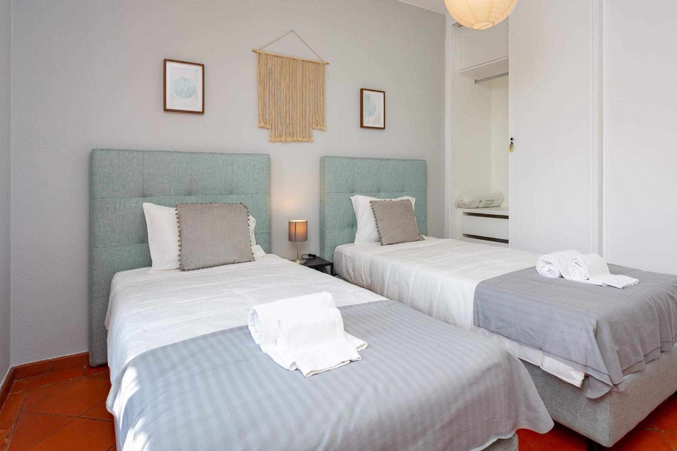 Gorgeous 2BDR Apartment W/Patio & Pool by LovelyStay view 4