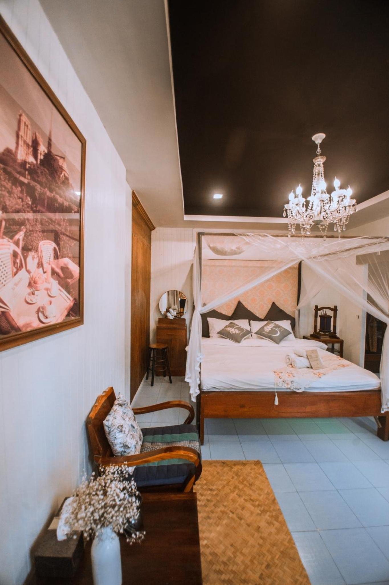 The Antique Riverside Resort