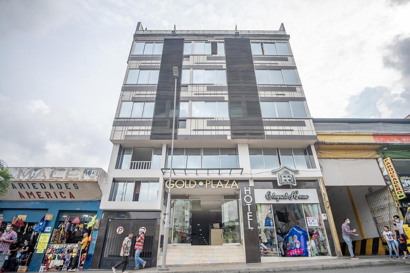 Hotel Ayenda Gold Plaza - Image 1