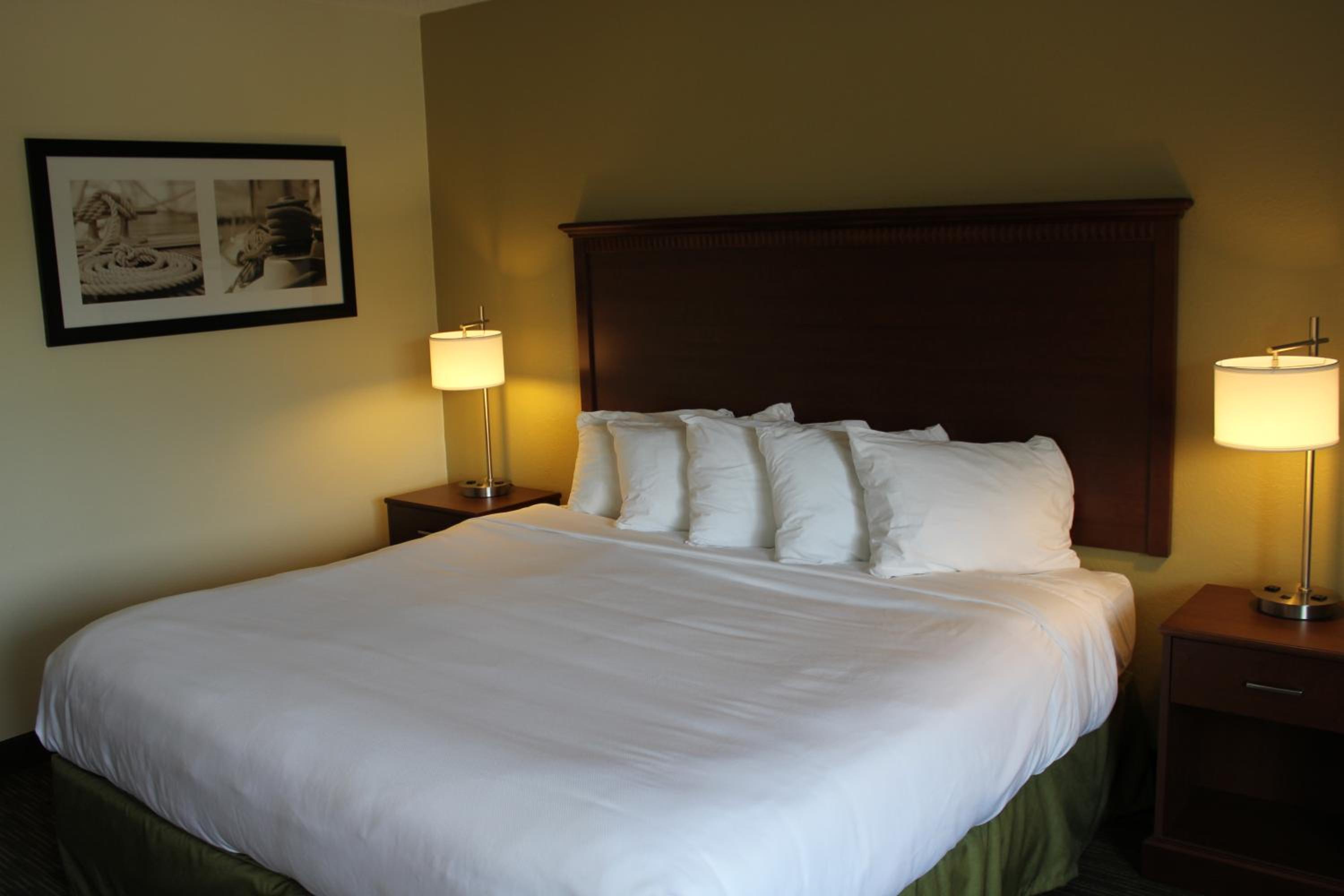 Nichols Inn & Suites