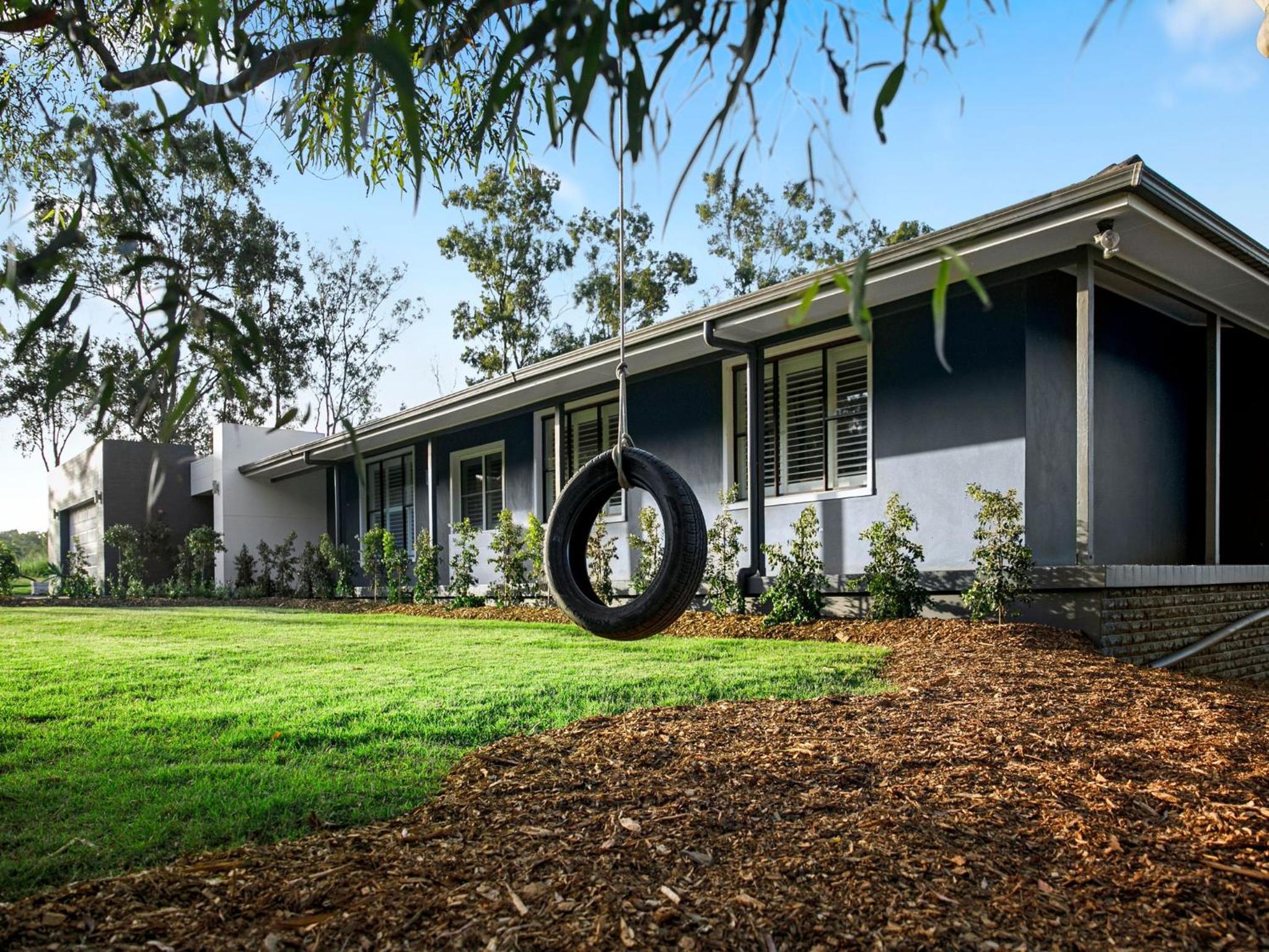 Palmers Lane On Vineyard 5br Homestead with Pool