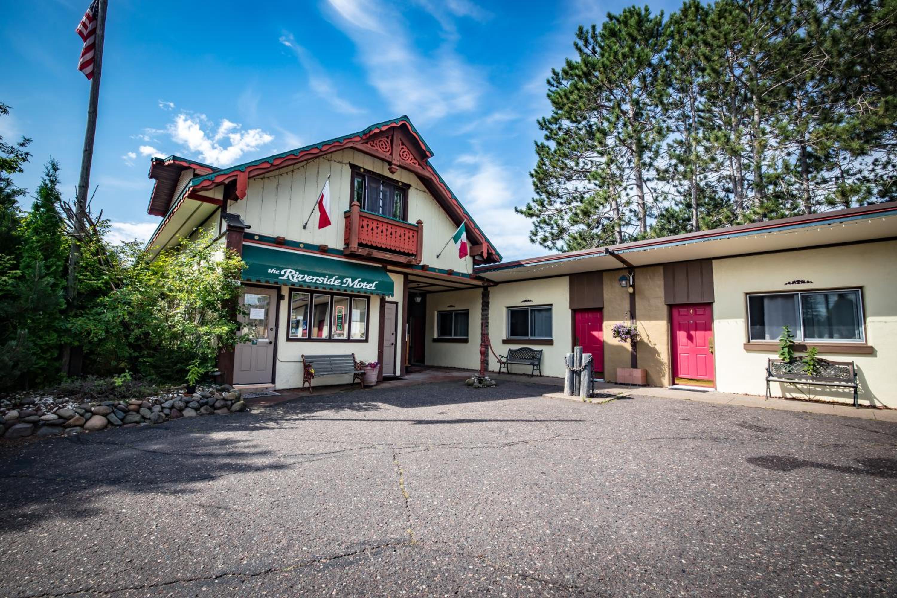 Riverside Motel