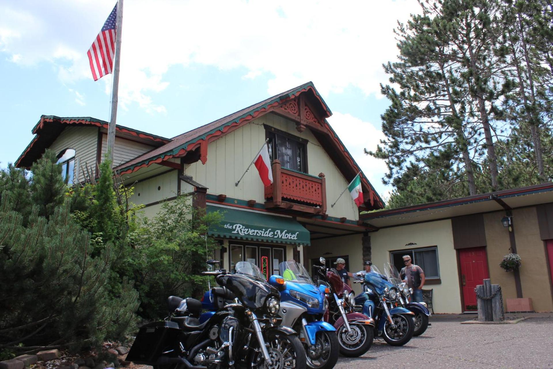 Riverside Motel
