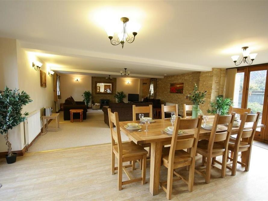 Tithe Barn, Lyneham view 5