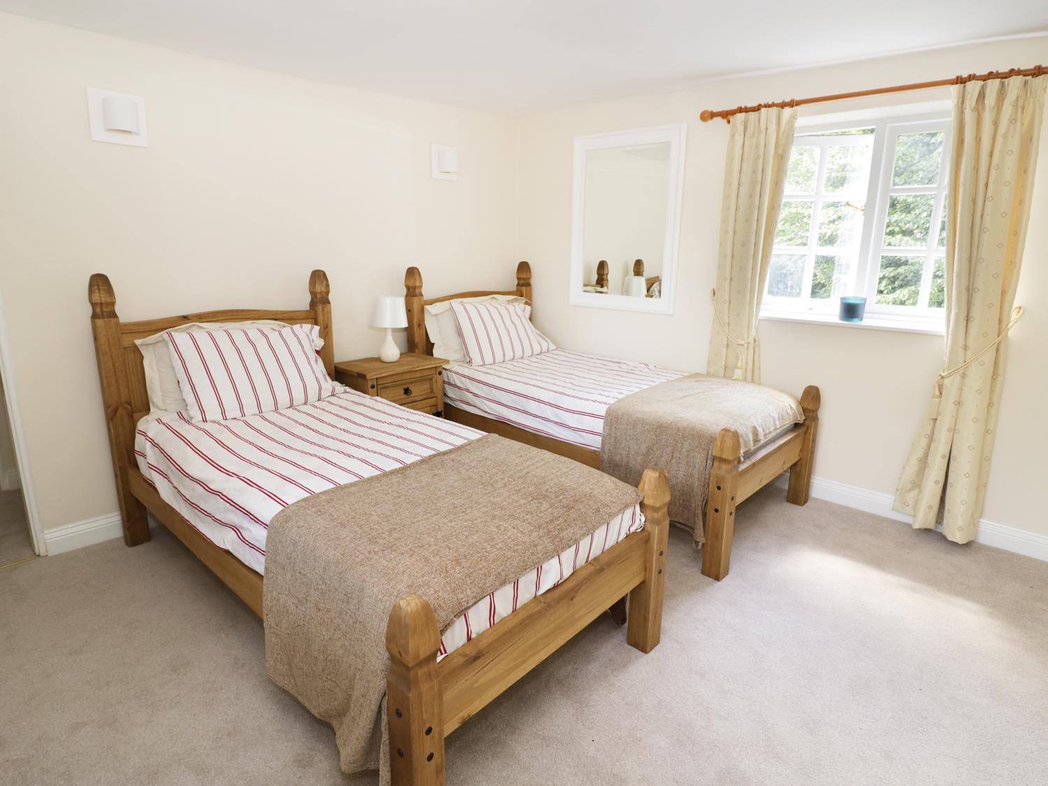 Woodstock Vacations - Blenheim Edge, The Causeway - Property Image 2