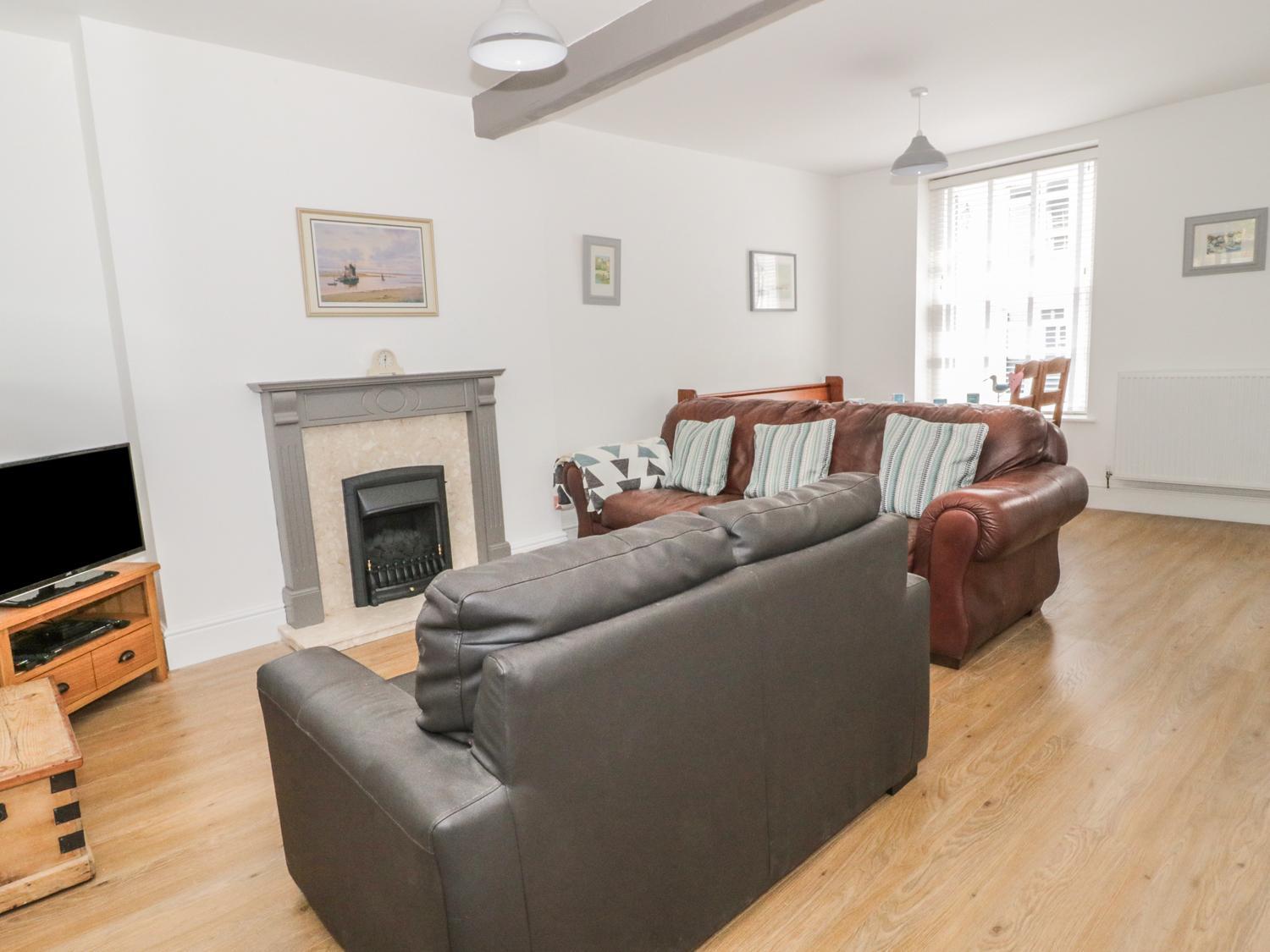 22 Uppergate Street view 3