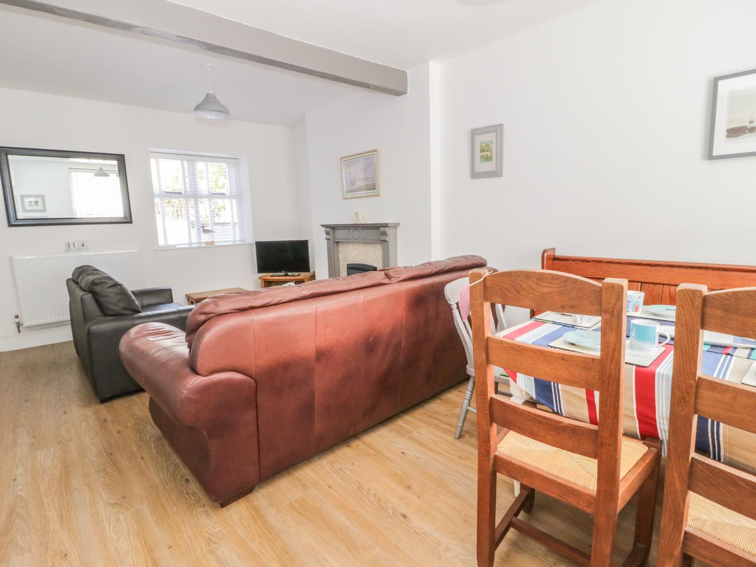 22 Uppergate Street view 4