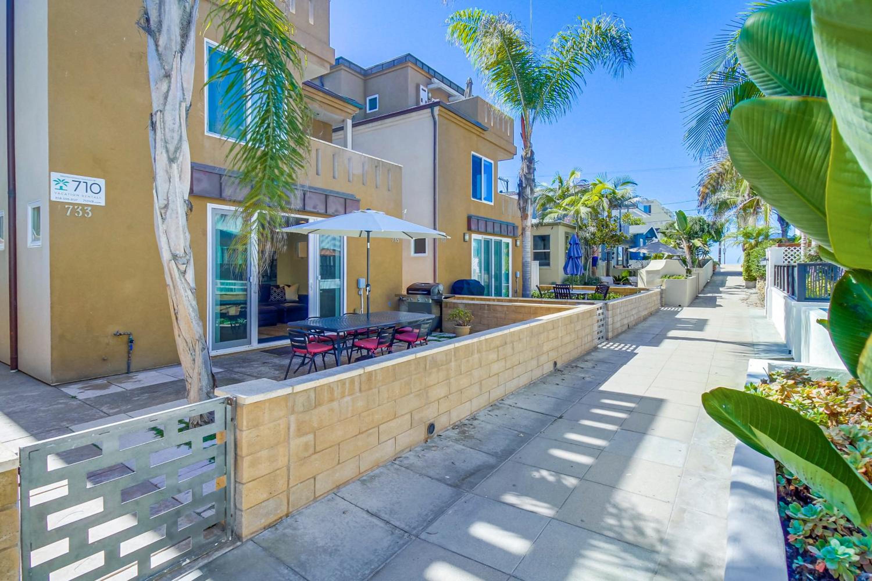 Walk to Mission Beach Centrally Located Townhome