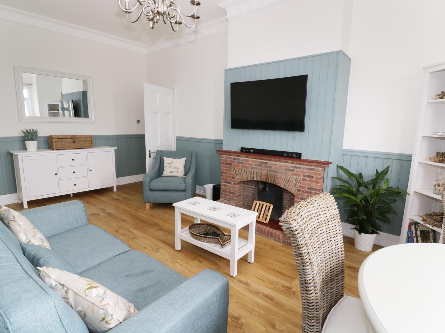 Flat 1, Cambridge Court view 3