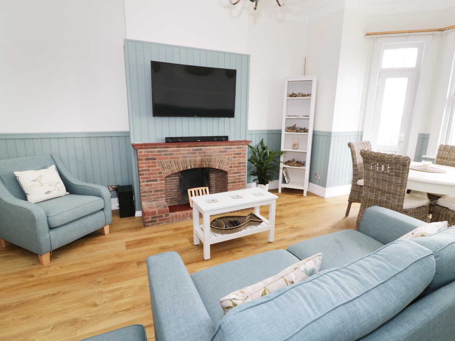 Flat 1, Cambridge Court view 4