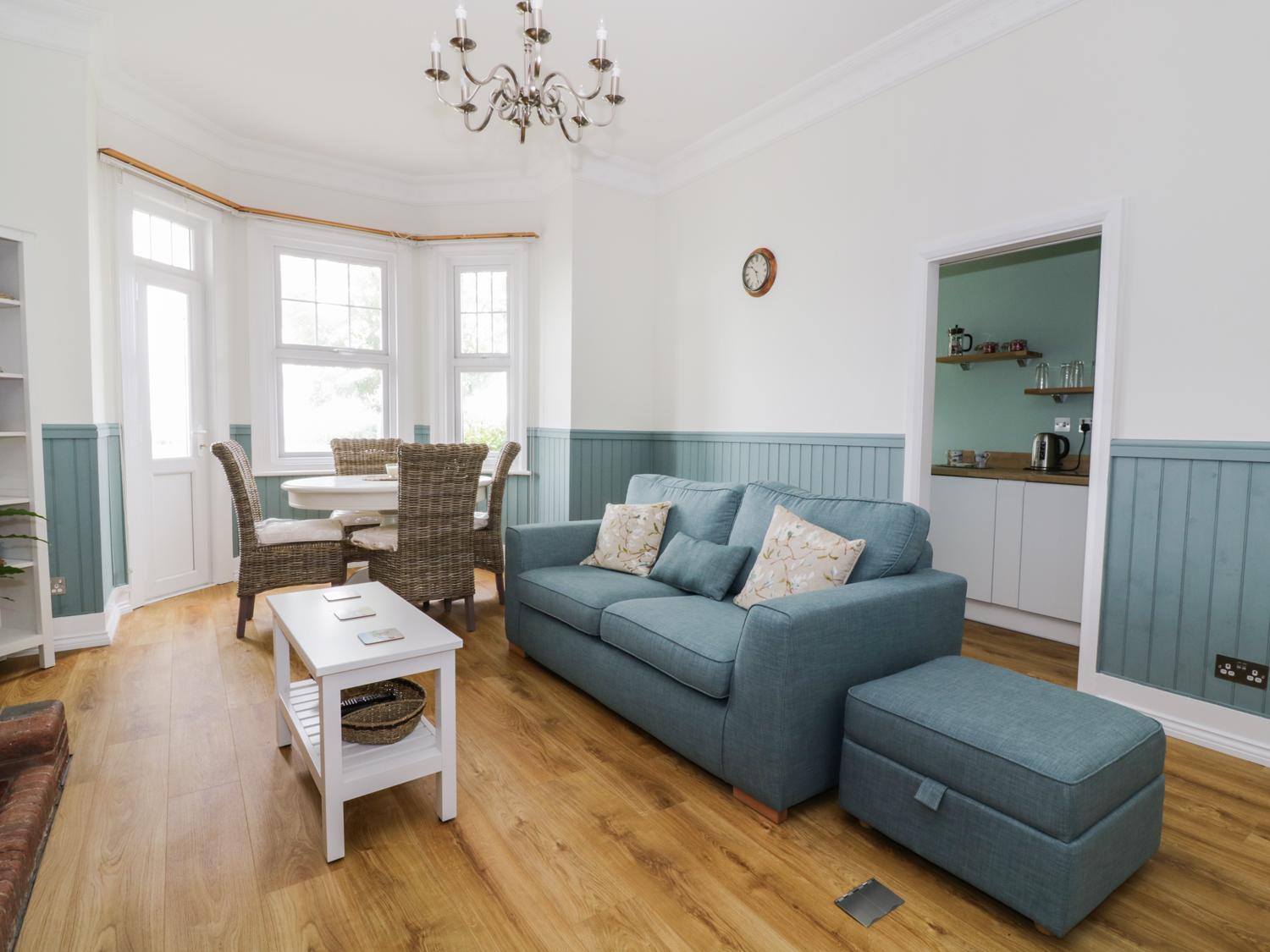 Flat 1, Cambridge Court view 5