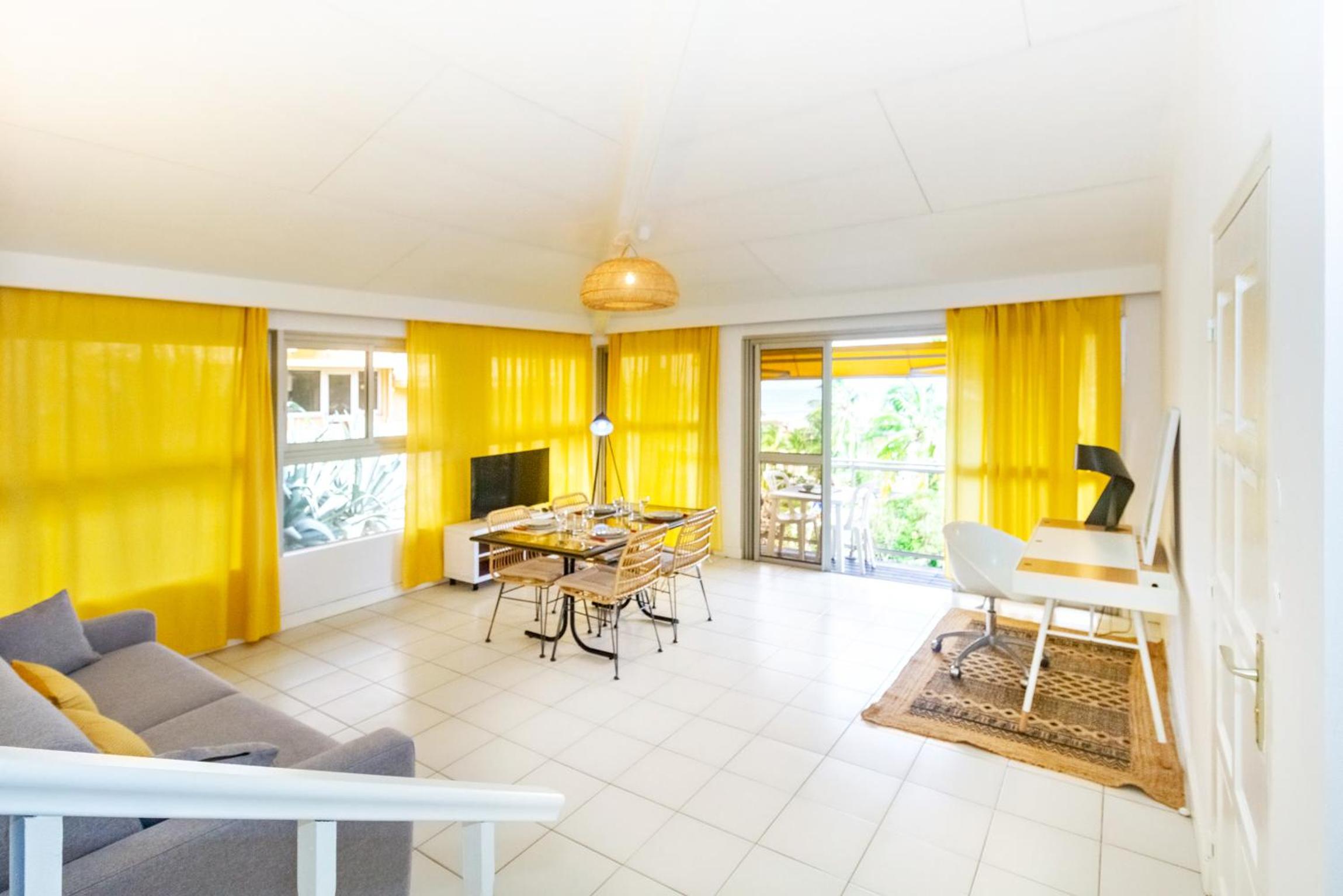 Cuty - bel et spacieux apt avec magnifique vue mer et piscine Saint Gilles Les Bains view 3