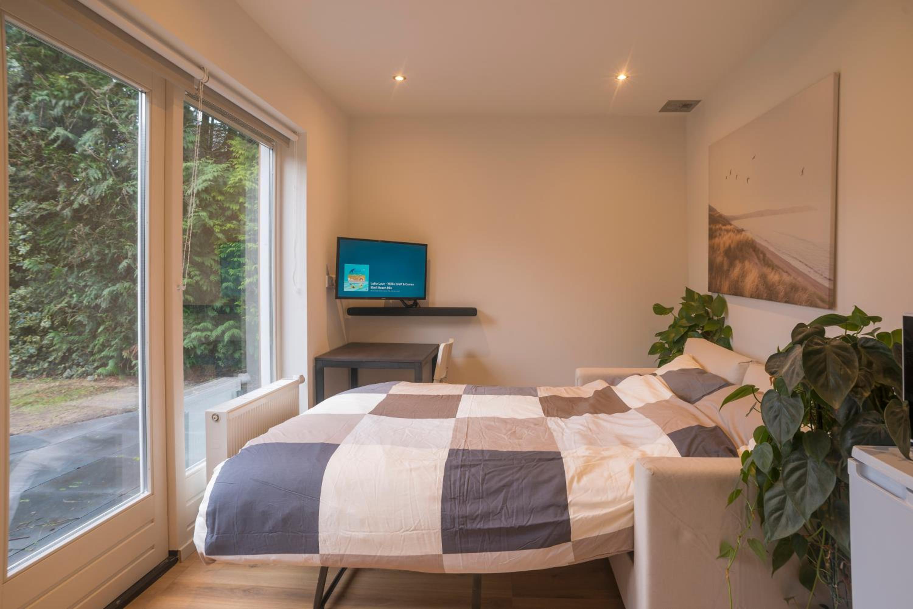 Right Garden Suite in Villa near Centre and TUe