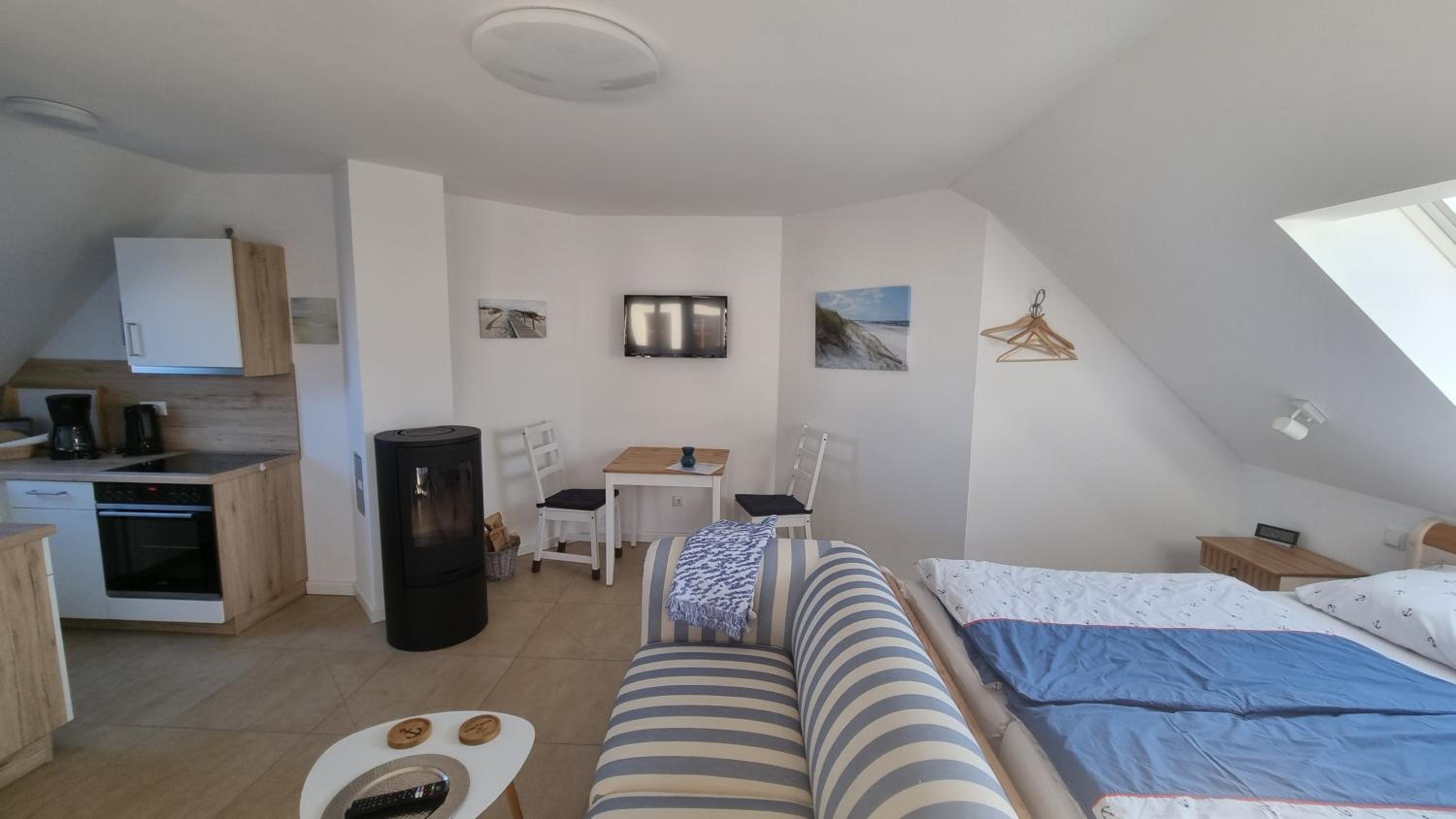 Ferienwohnung Rügen 1, Alt Reddevitz 108, Insel Rügen, mit Kamin