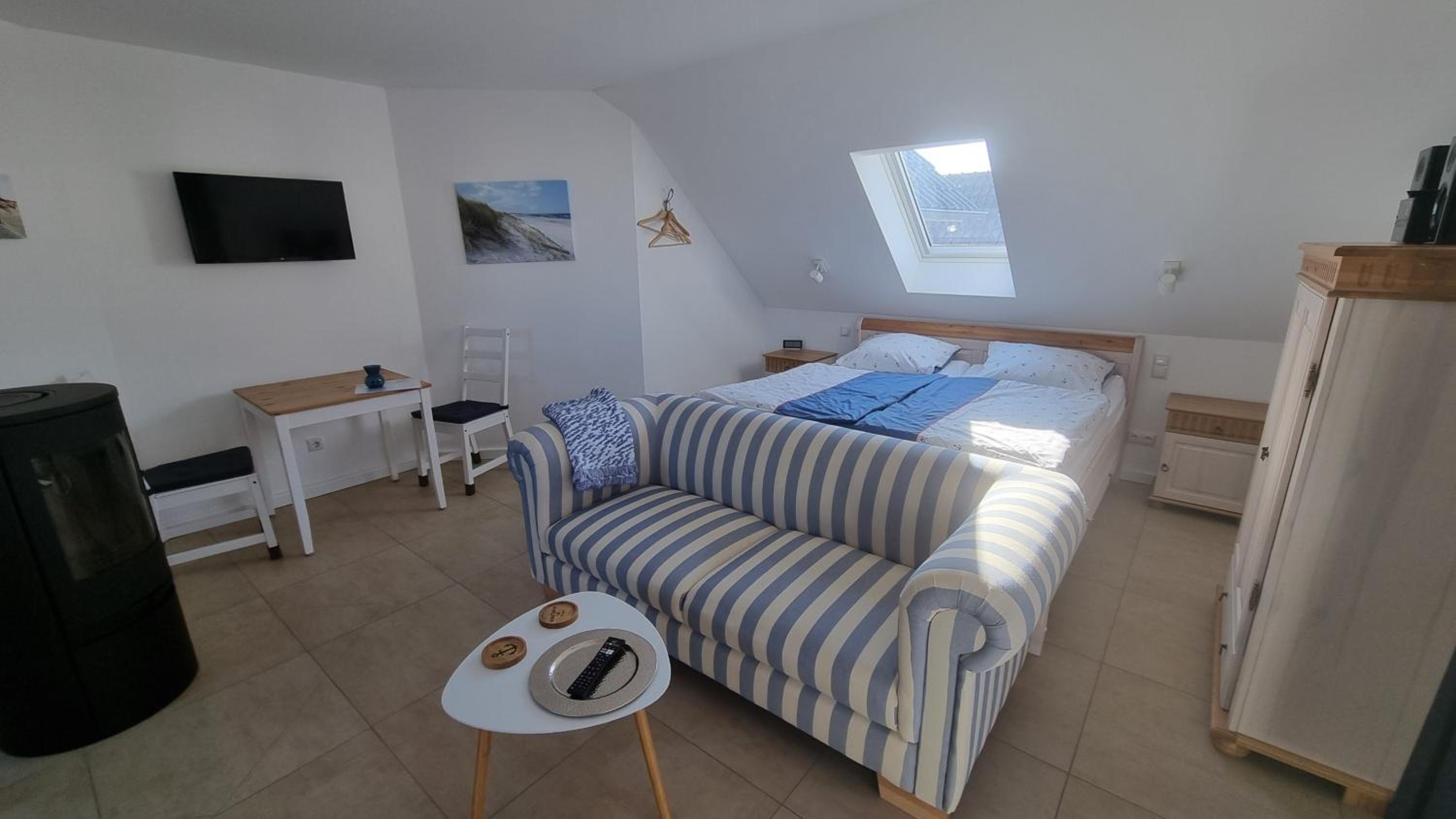 Ferienwohnung Rügen 1, Alt Reddevitz 108, Insel Rügen, mit Kamin