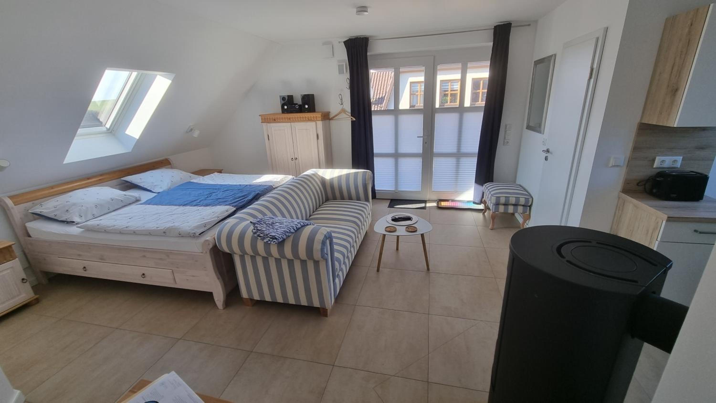 Ferienwohnung Rügen 1, Alt Reddevitz 108, Insel Rügen, mit Kamin