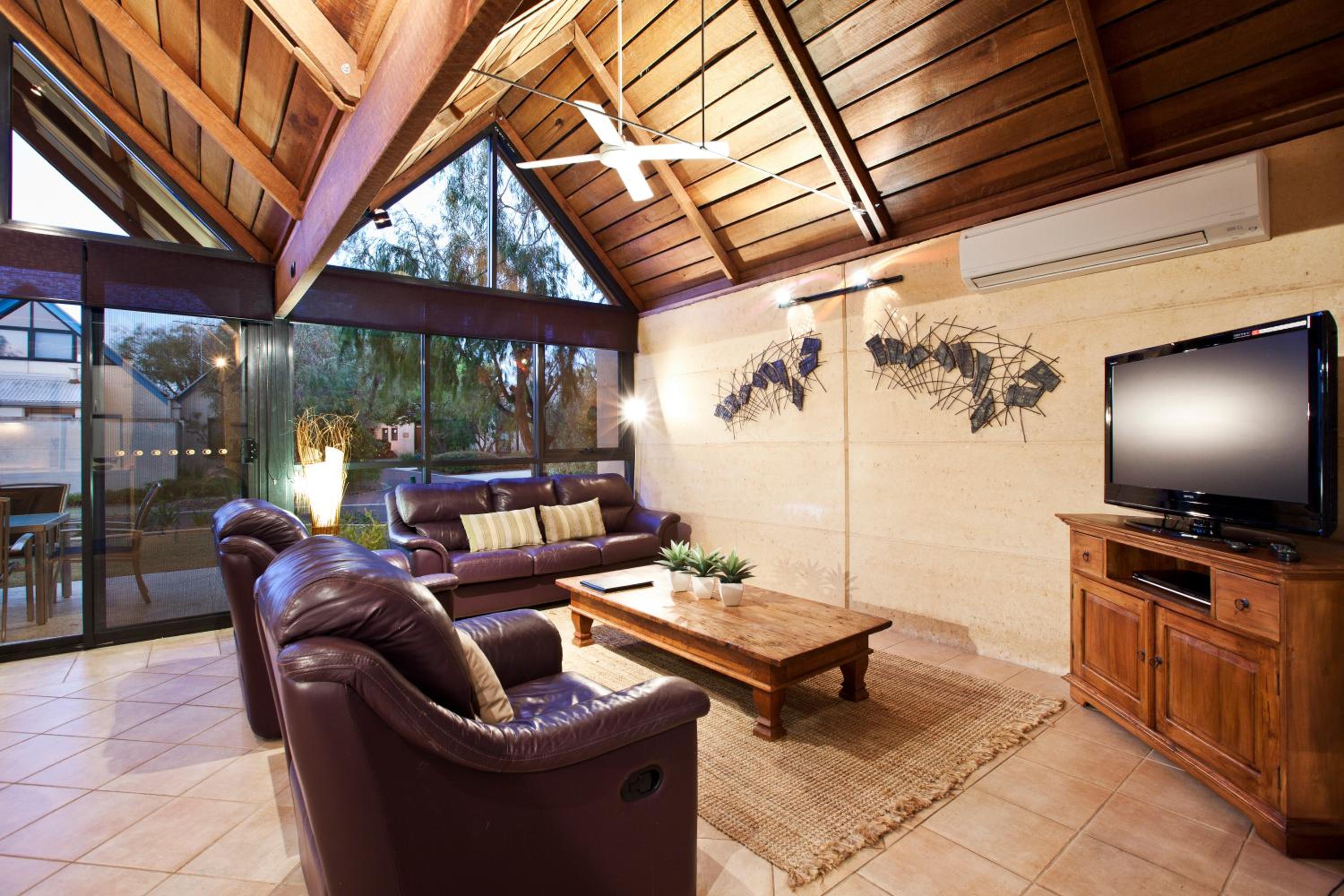 Whalers Cove Villas