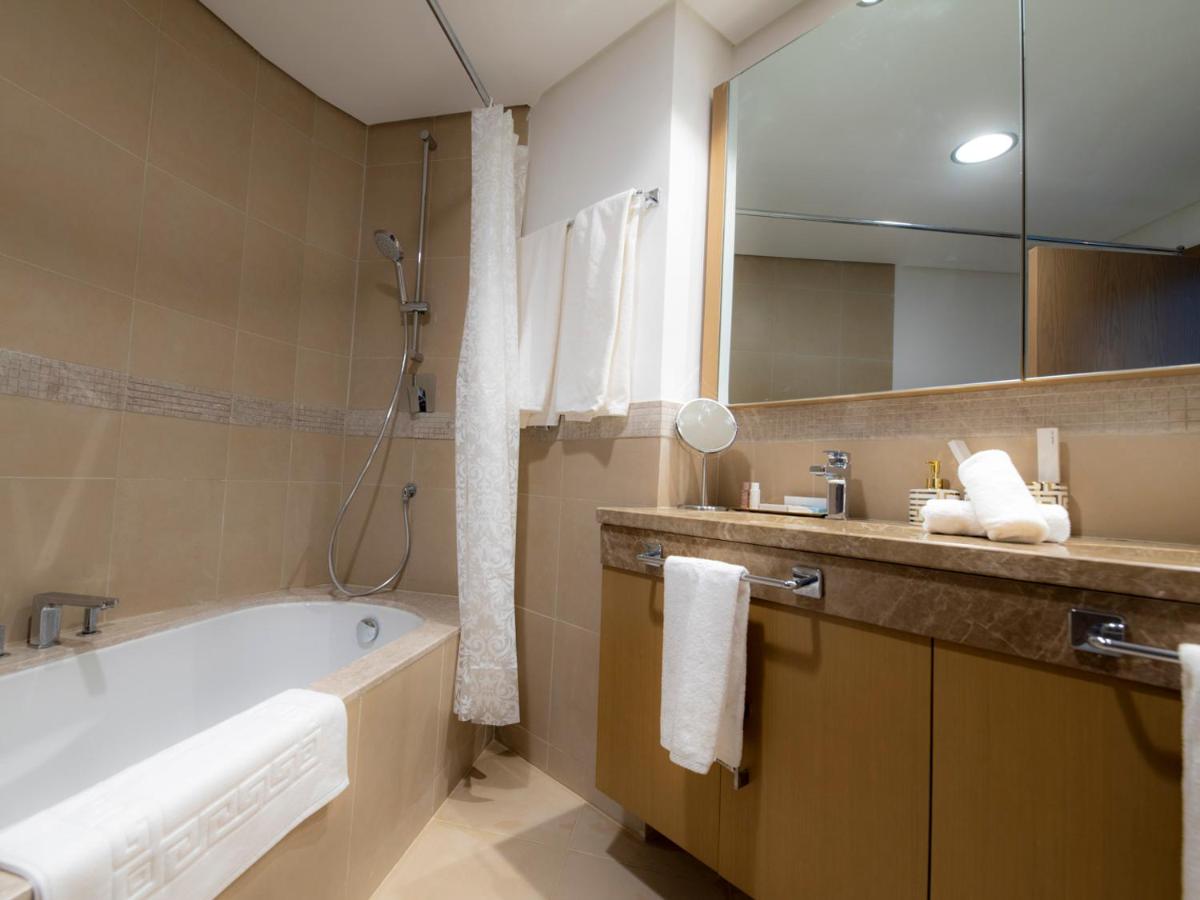 FIRST CLASS 3BR with full DUBAI SKYLINE & SEA view