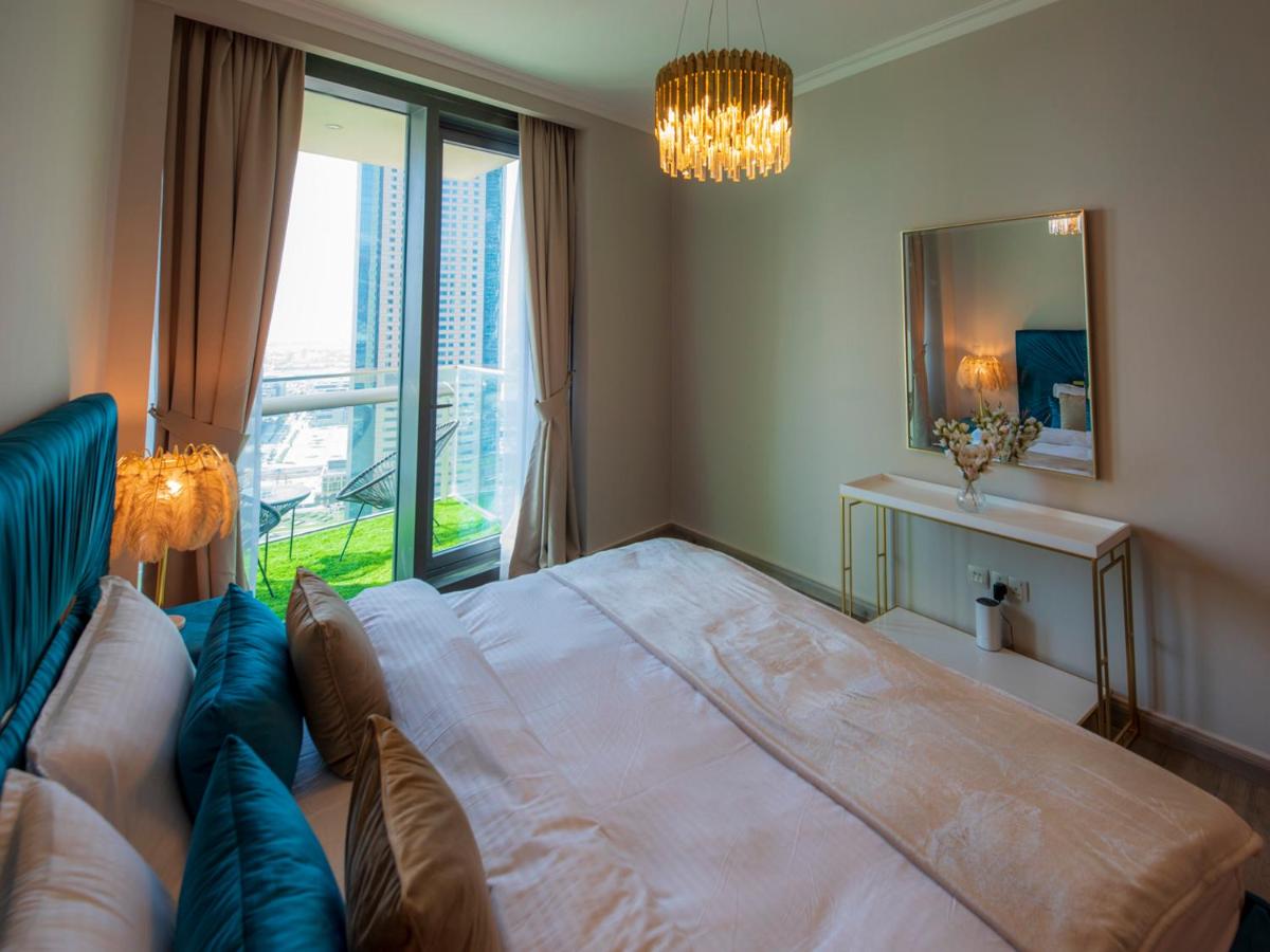 FIRST CLASS 3BR with full DUBAI SKYLINE & SEA view