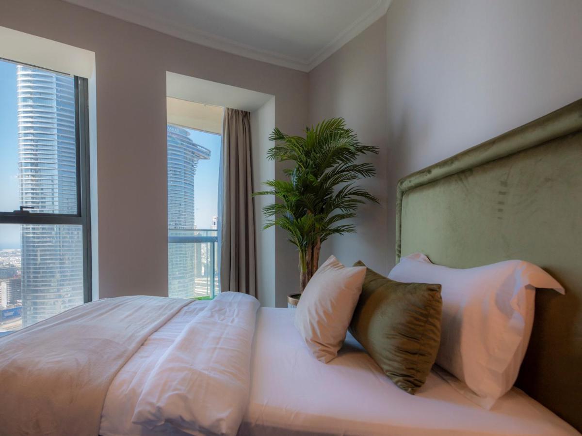 FIRST CLASS 3BR with full DUBAI SKYLINE & SEA view