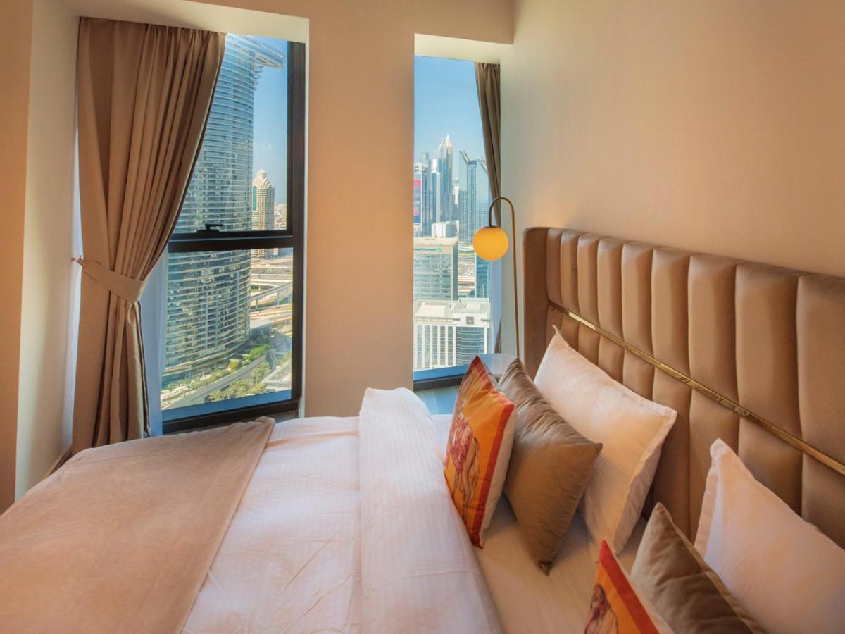FIRST CLASS 3BR with full DUBAI SKYLINE & SEA view