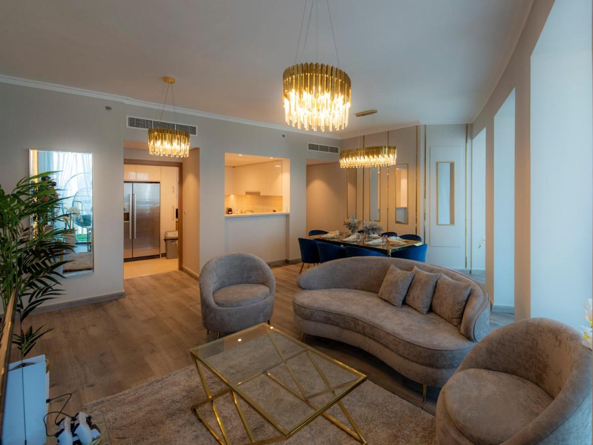 FIRST CLASS 3BR with full DUBAI SKYLINE & SEA view