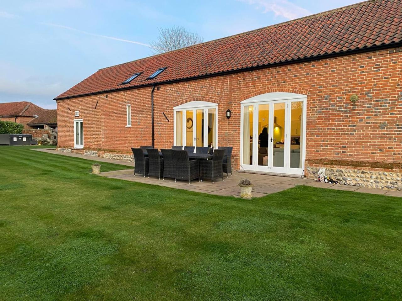 Chestnut Barn, North Norfolk with private hot tub & close to beaches view 3