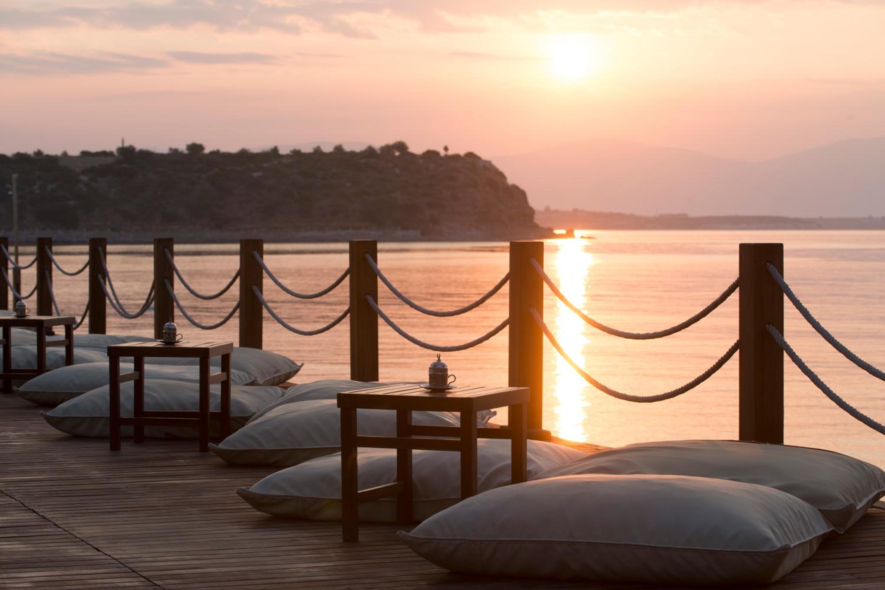 Yacht Club - Image 6