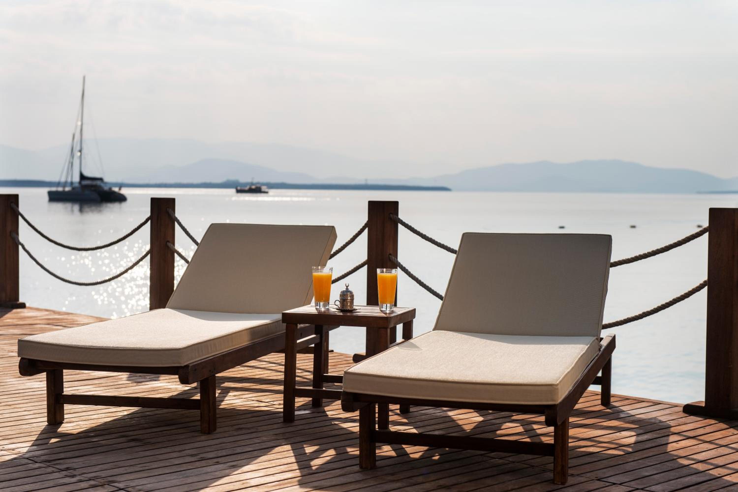 Yacht Club - Image 18