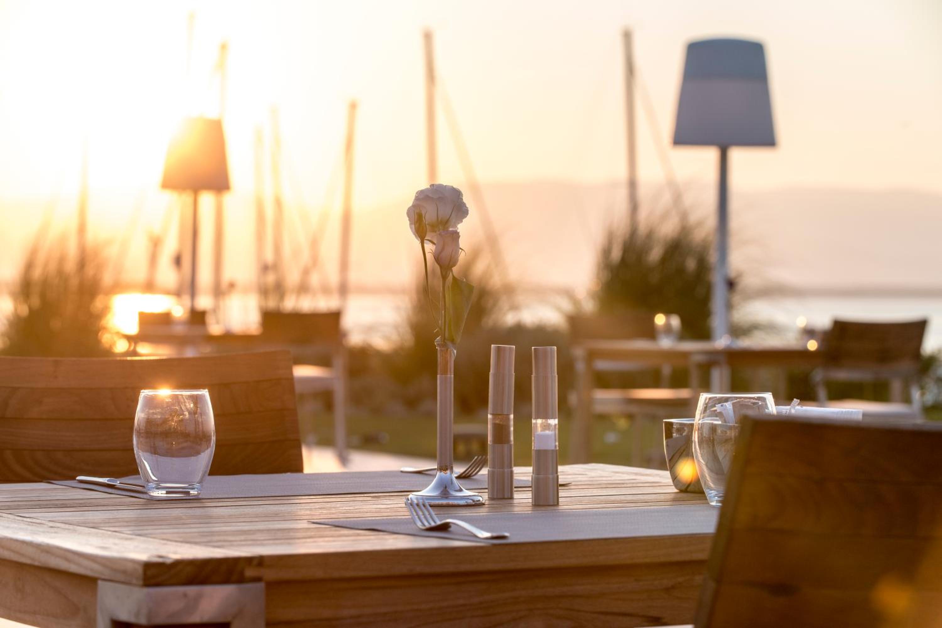 Yacht Club - Image 32