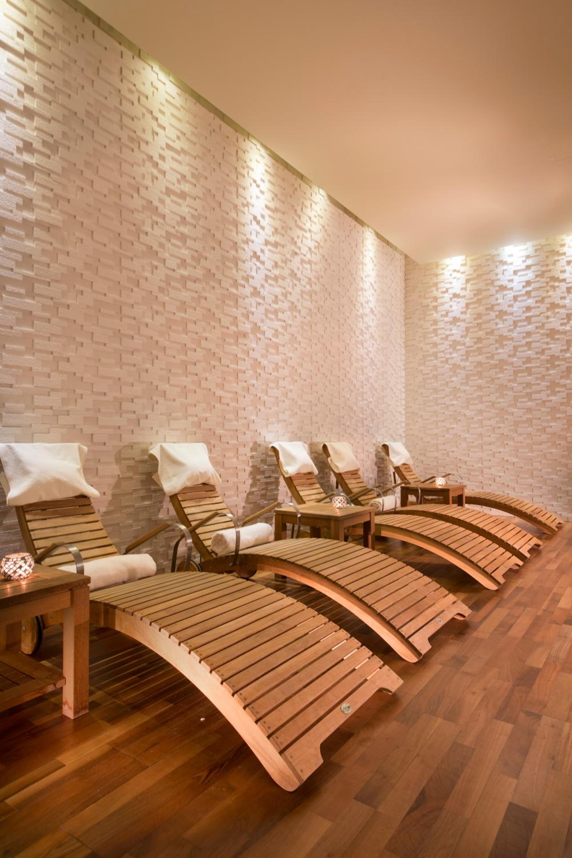 Yacht Club - Image 46