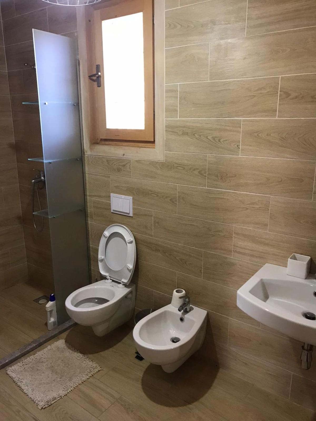 Vila Gjiri Lalzit
