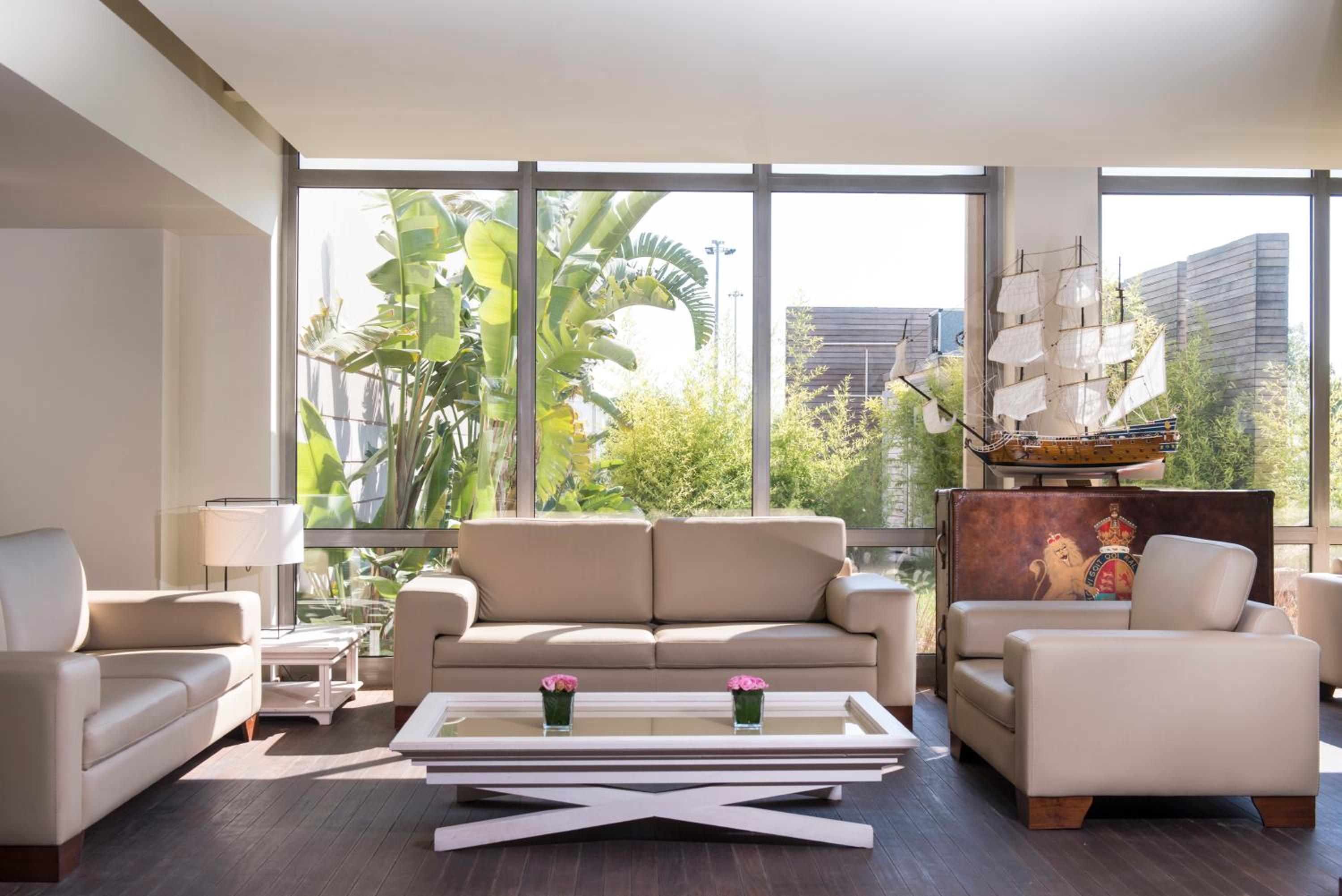 Yacht Club - Image 34