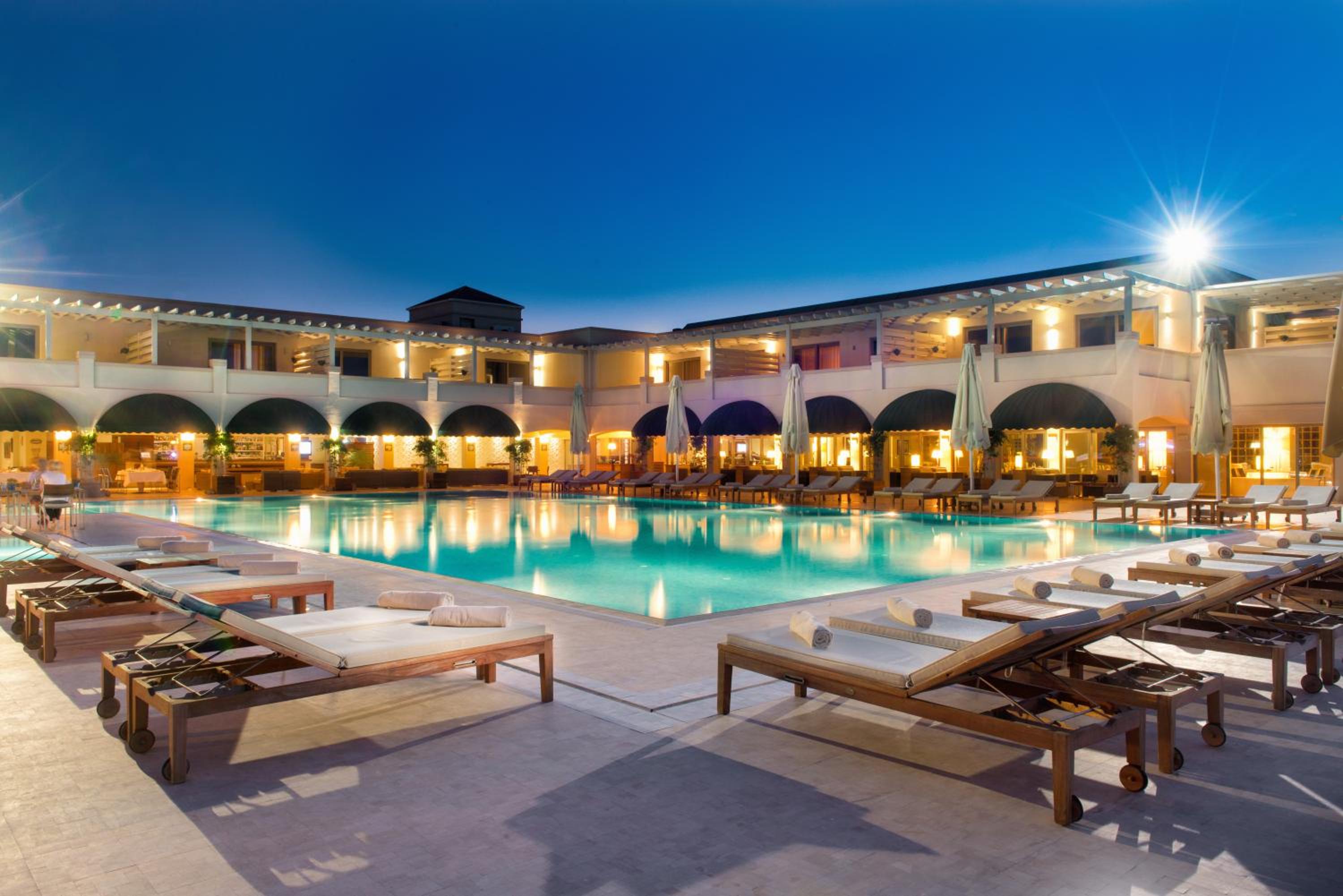 Yacht Club - Image 7