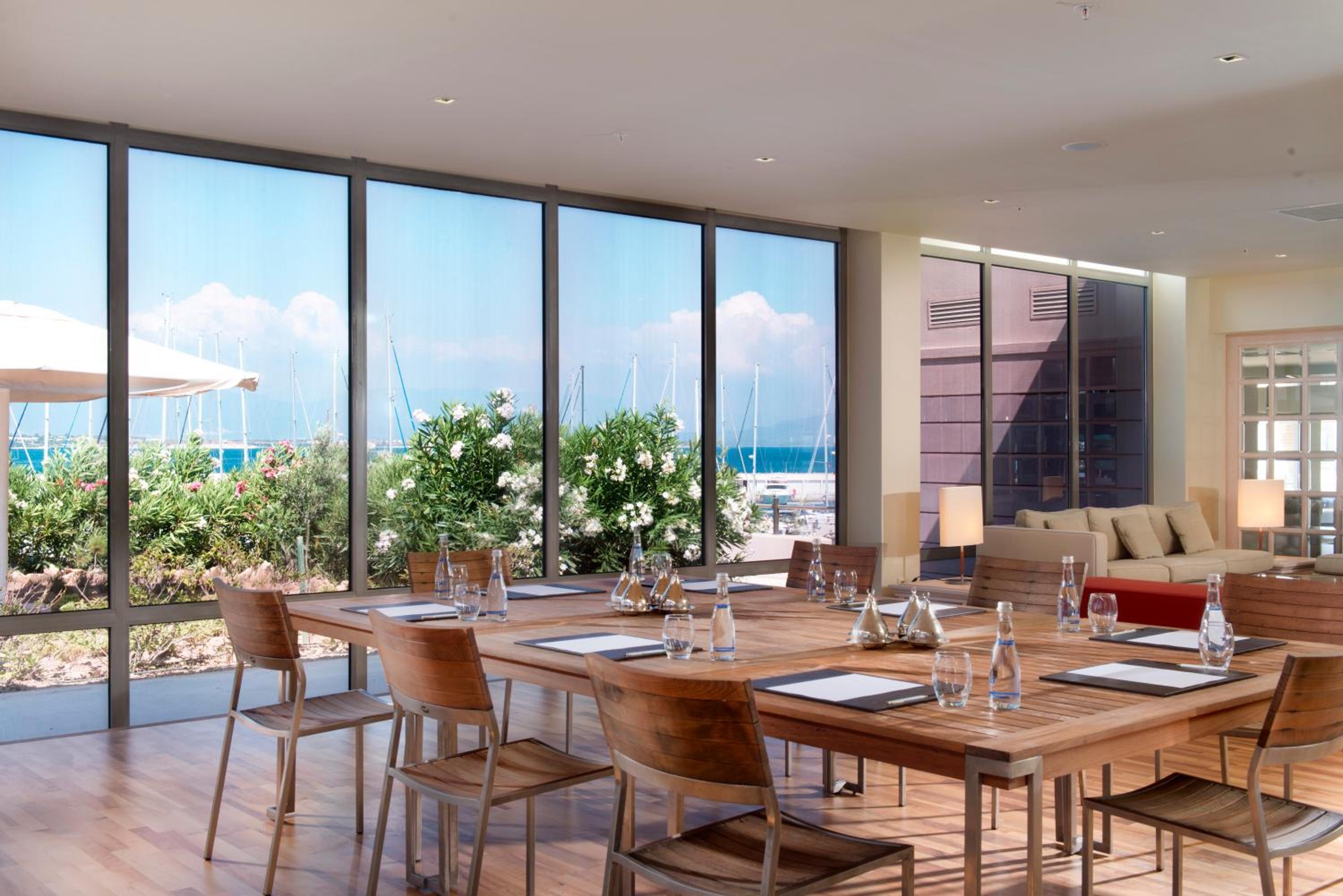 Yacht Club - Image 16