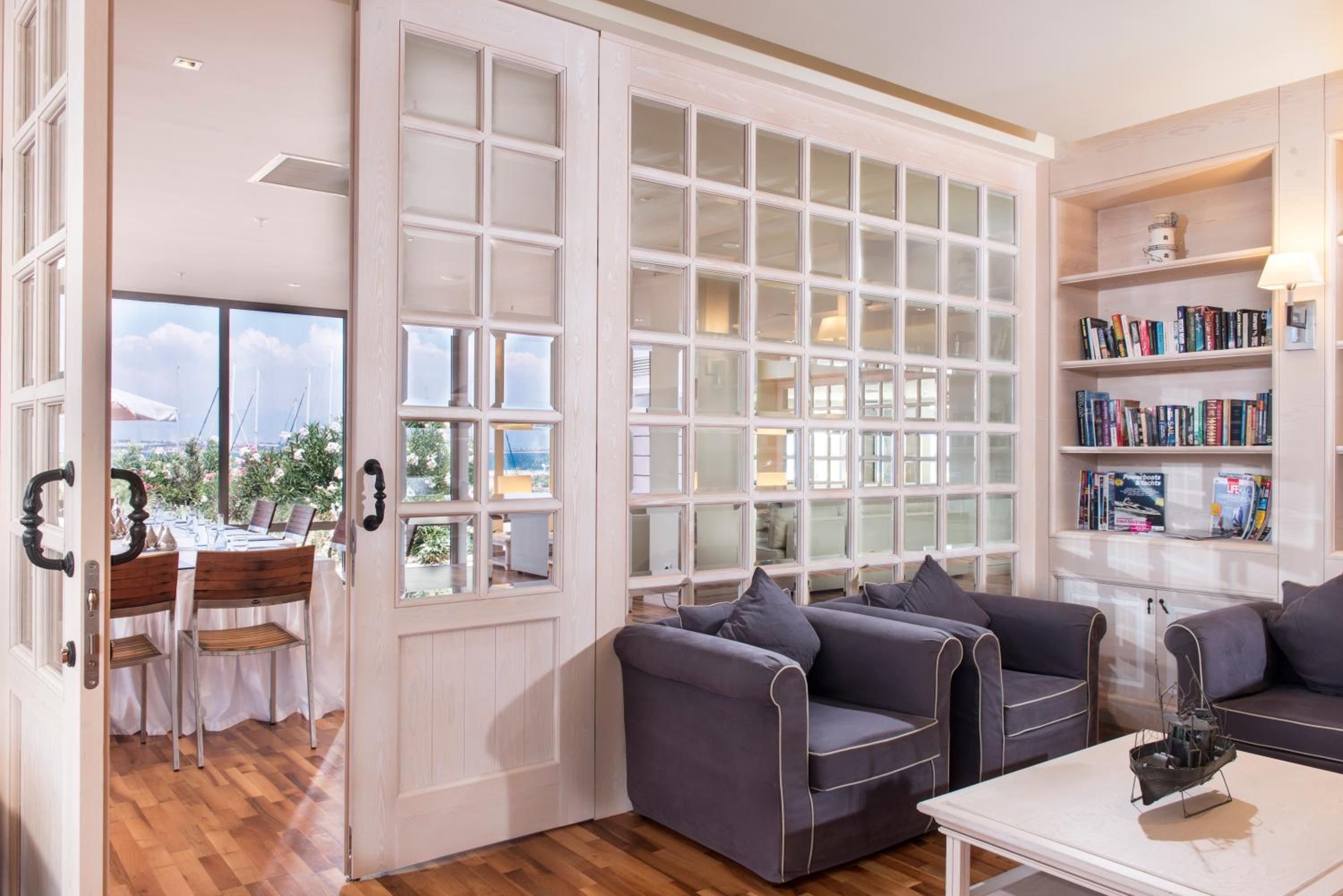 Yacht Club - Image 35