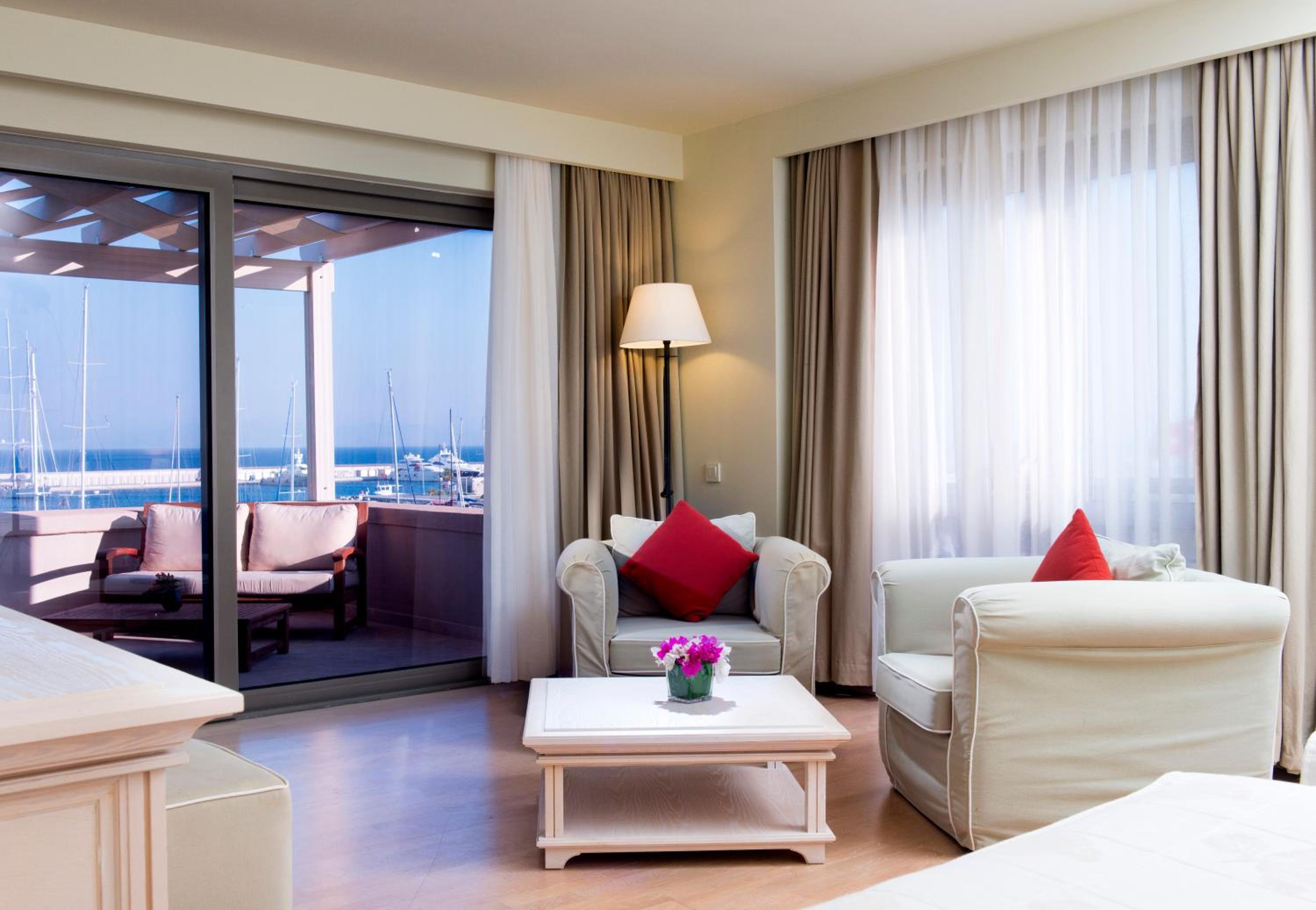 Yacht Club - Image 50