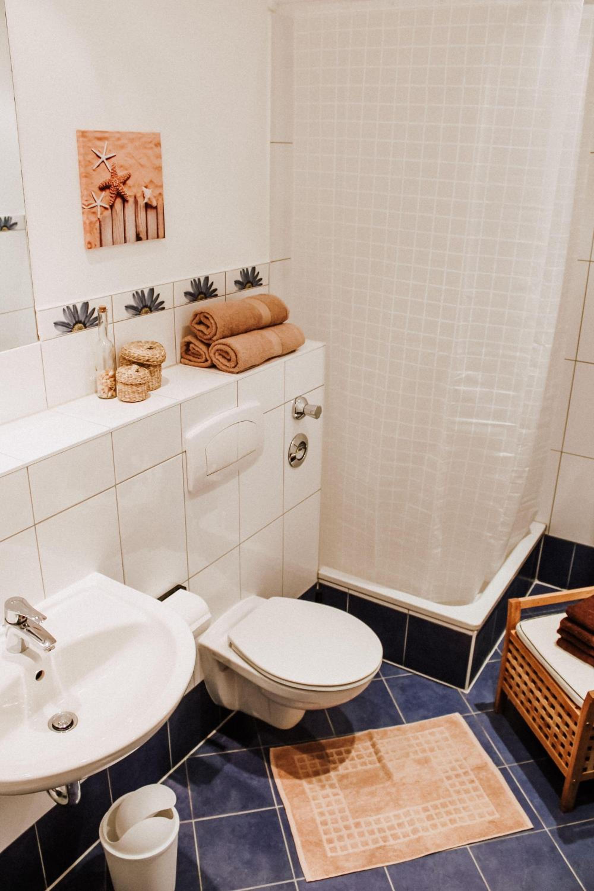 Gemütliche FeWo mit Balkon en Leipzig — bathroom