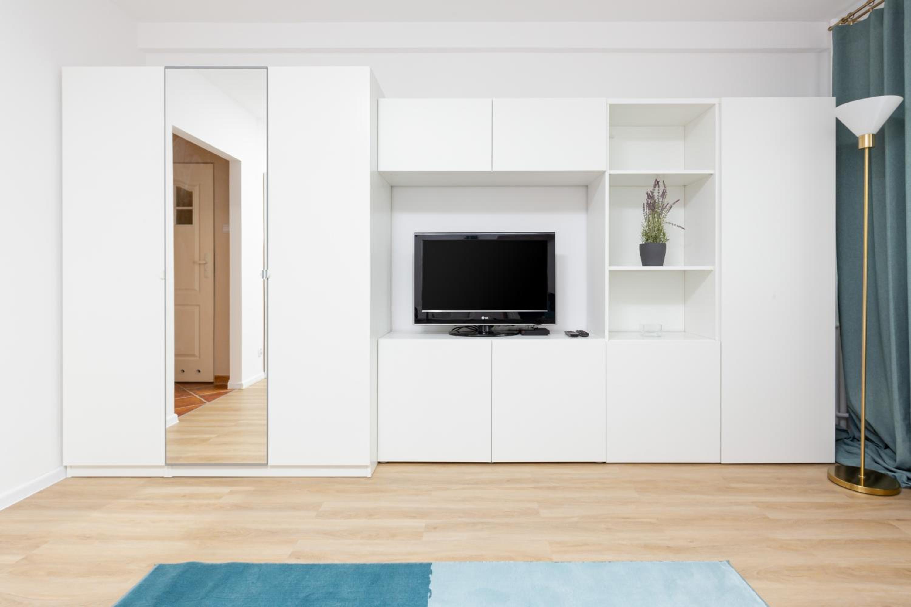 Studio Apartment Mokotów Malawskiego by Renters view 3