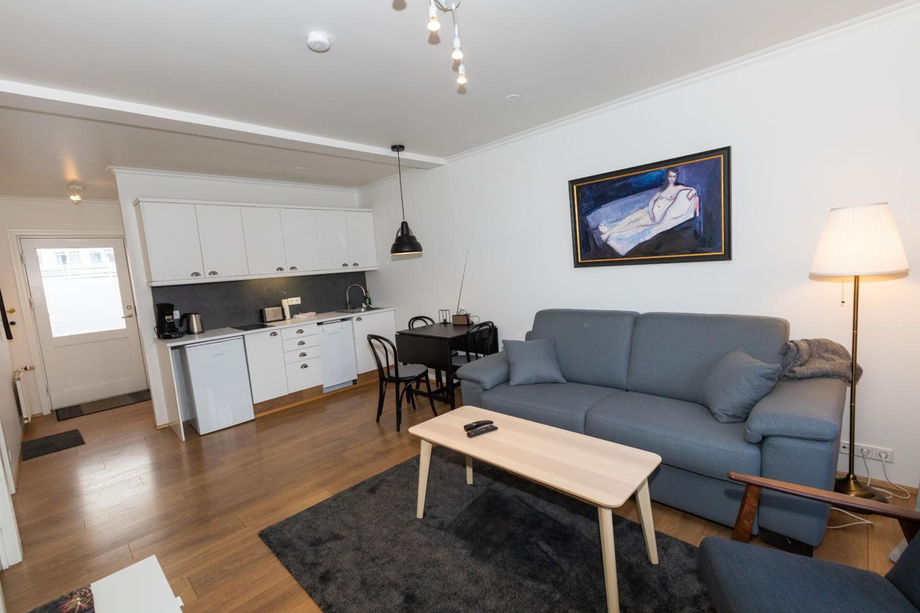 Central Apartment with Two bedrooms and Balcony- Strandgata 9 view 2