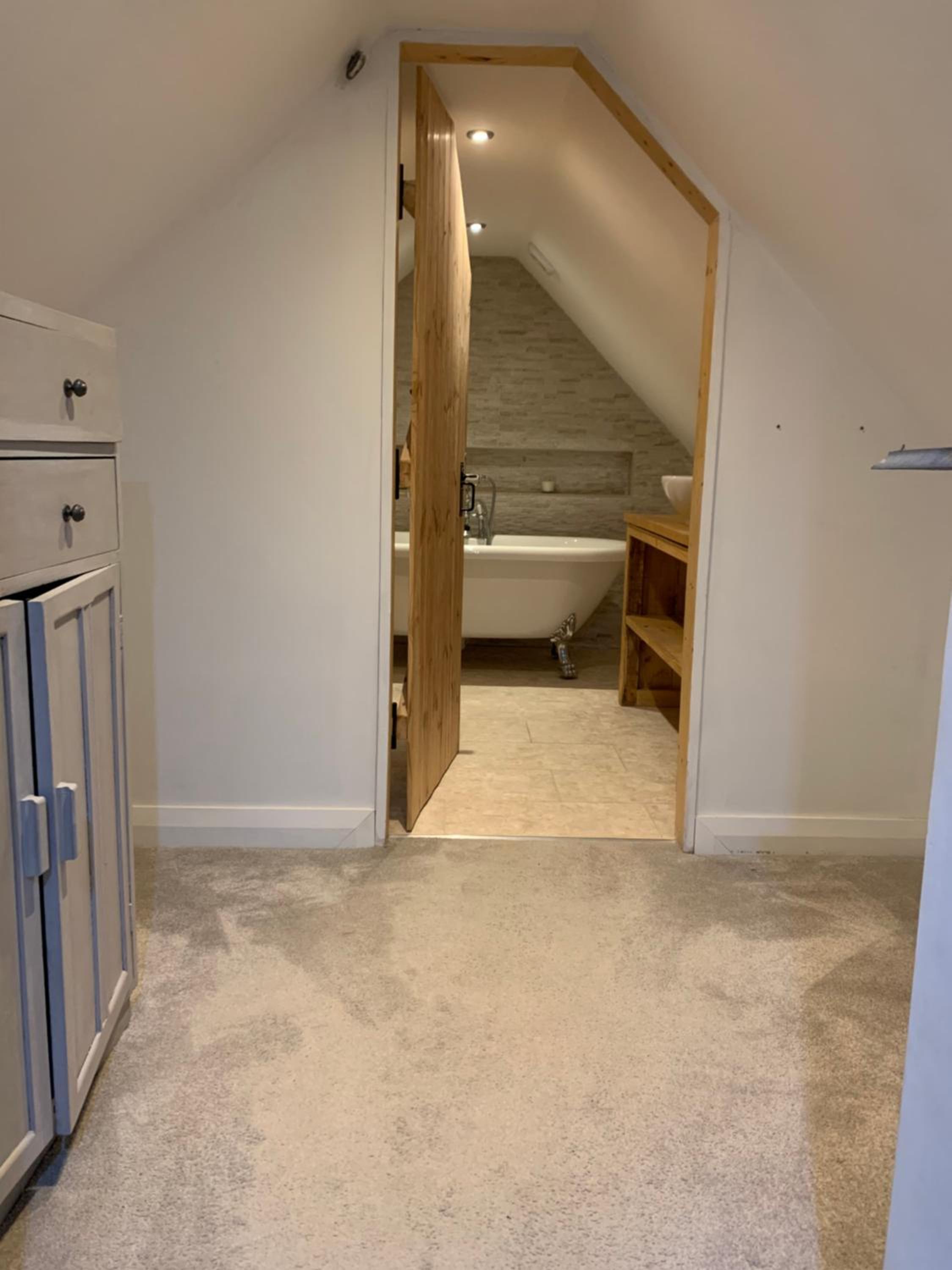 Upstairs river apartment