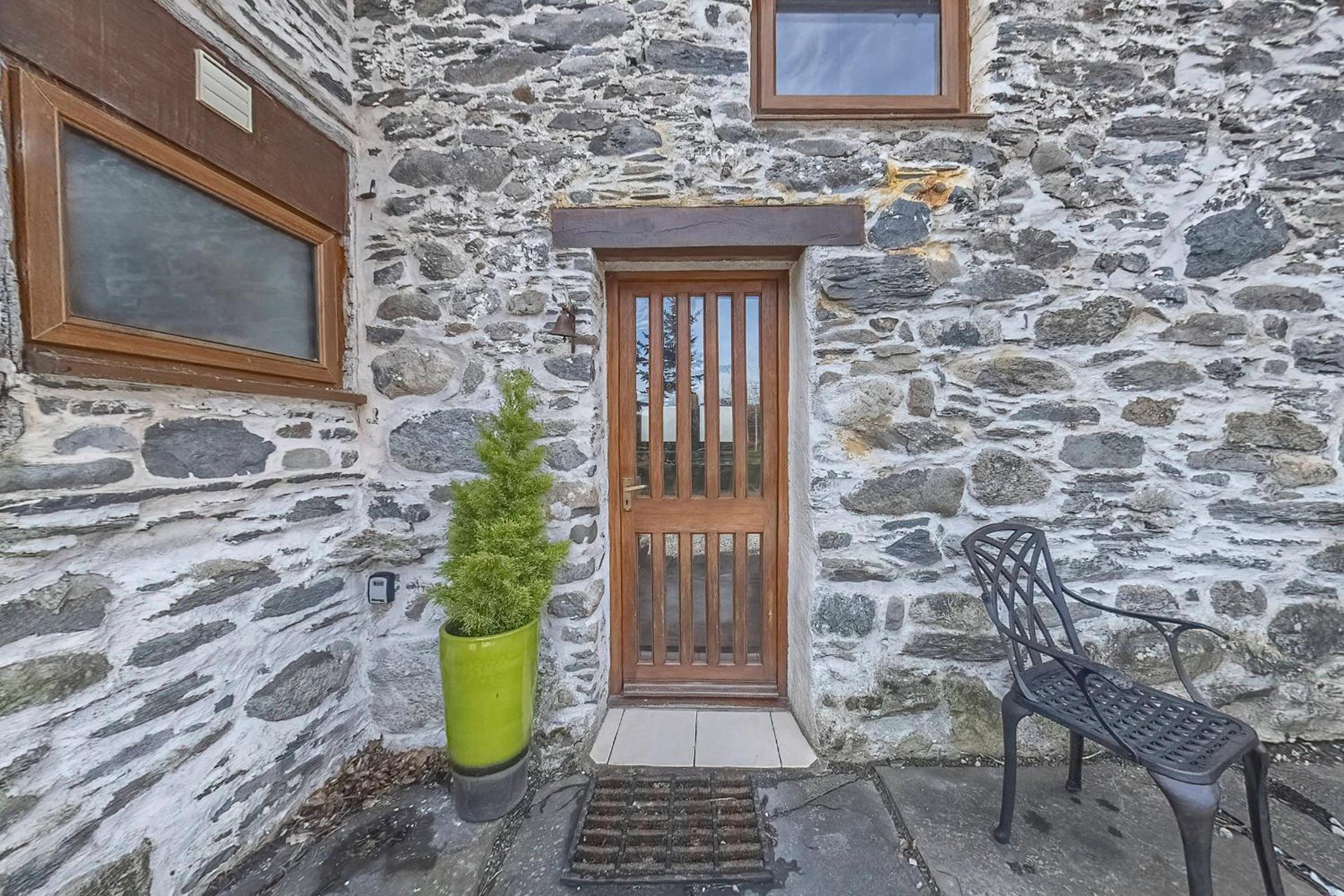 Beautiful 16th Century Ty Cerrig Cottage, set in stunning grounds with great views view 3