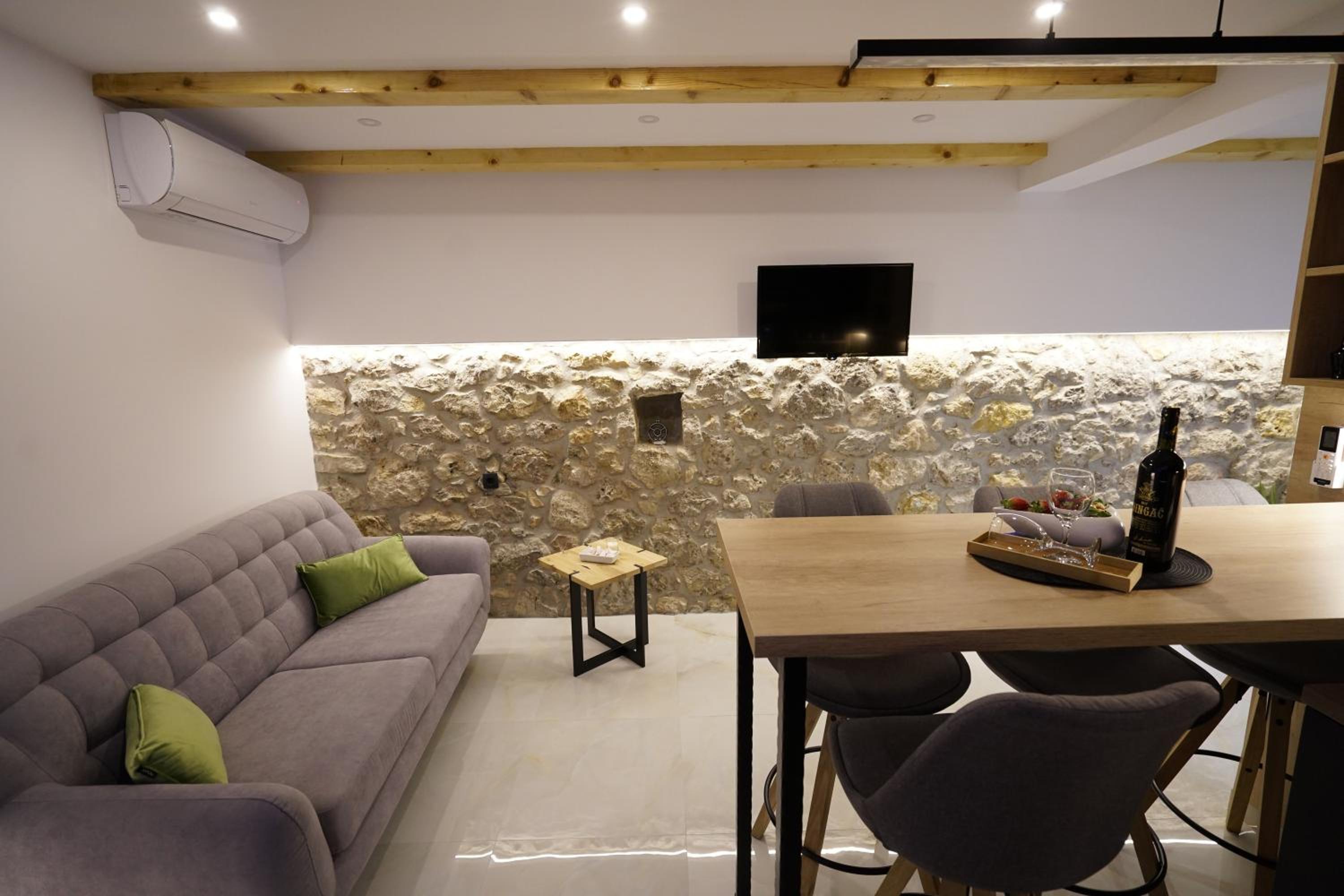 Apartment Ispod ure