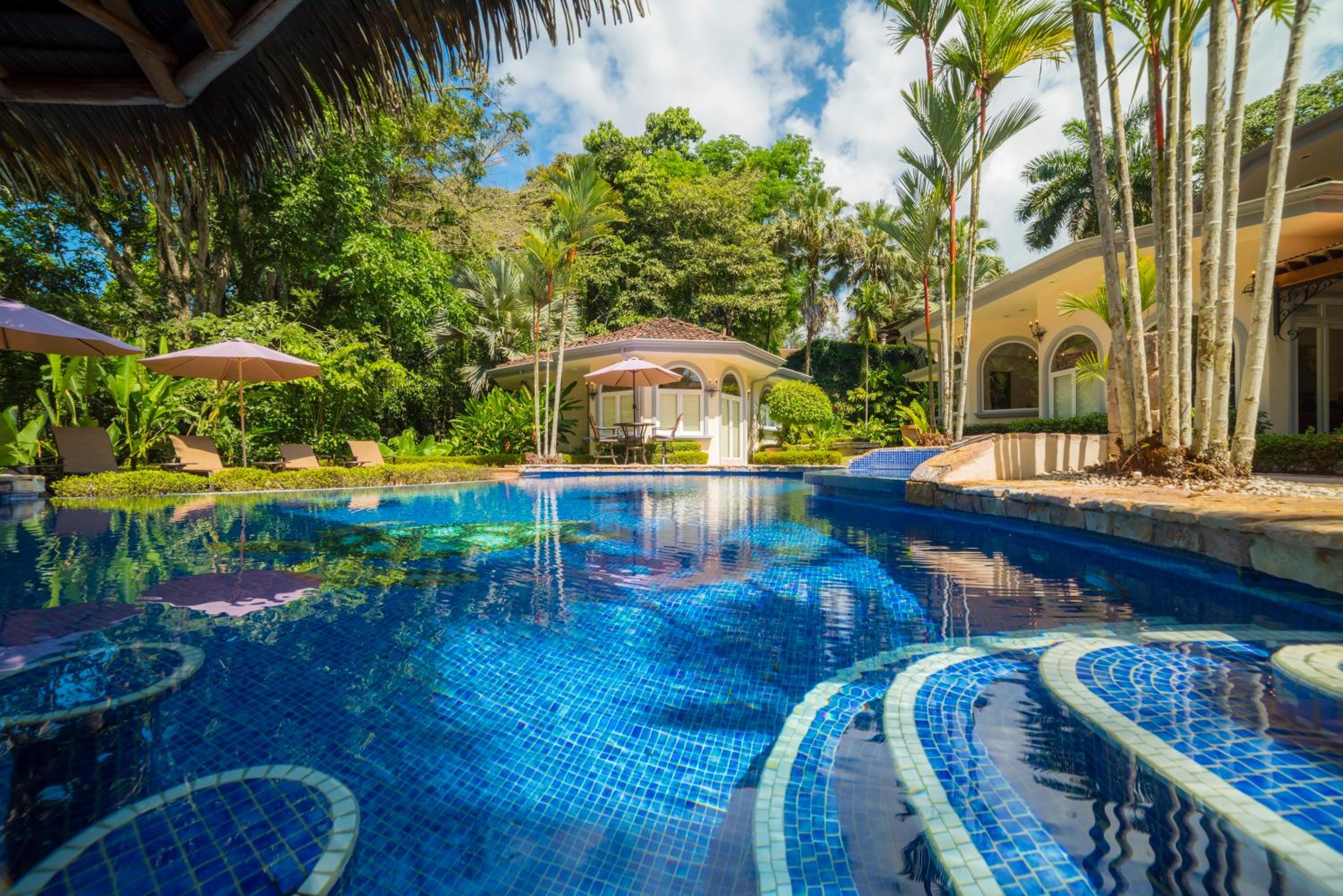 Harmon Estate 6 bdrs private pool in Los Suenos