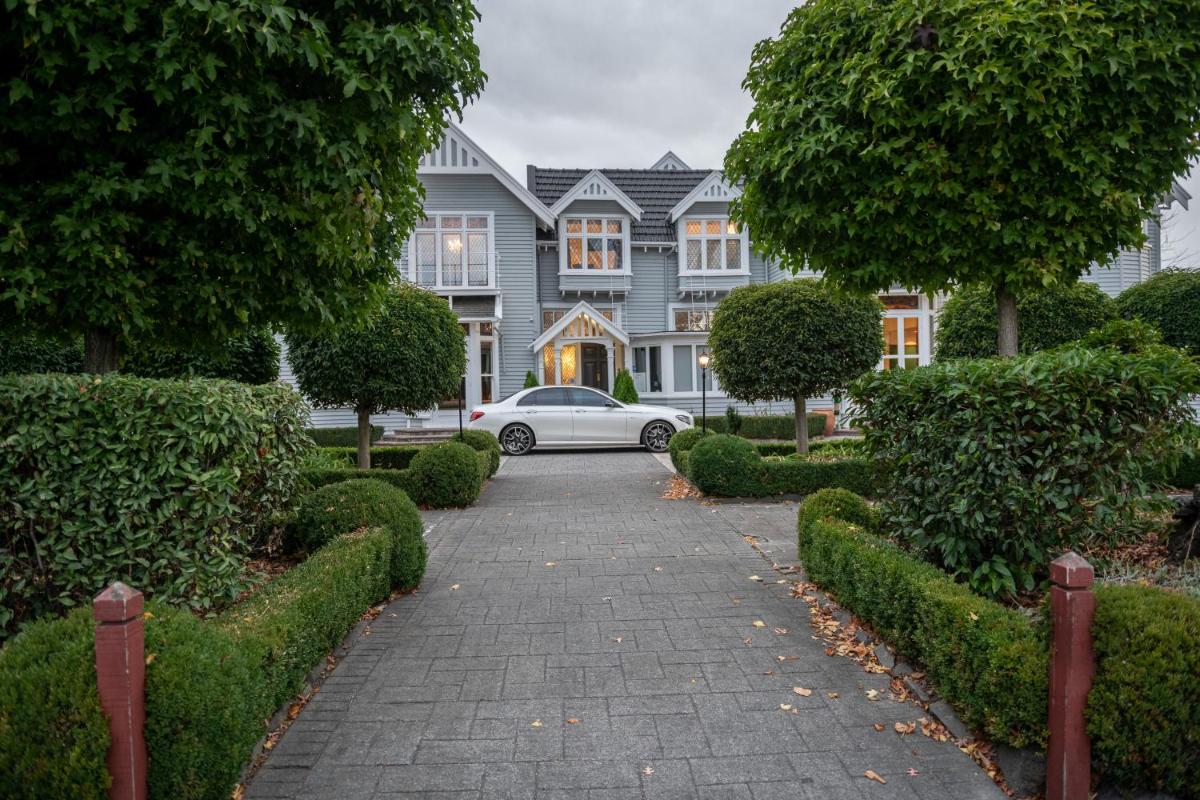 Eliza's Manor
