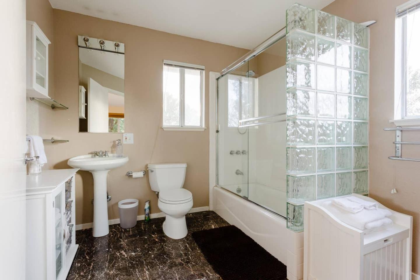Sonoma Wine Country Bungalow - Property Image 9