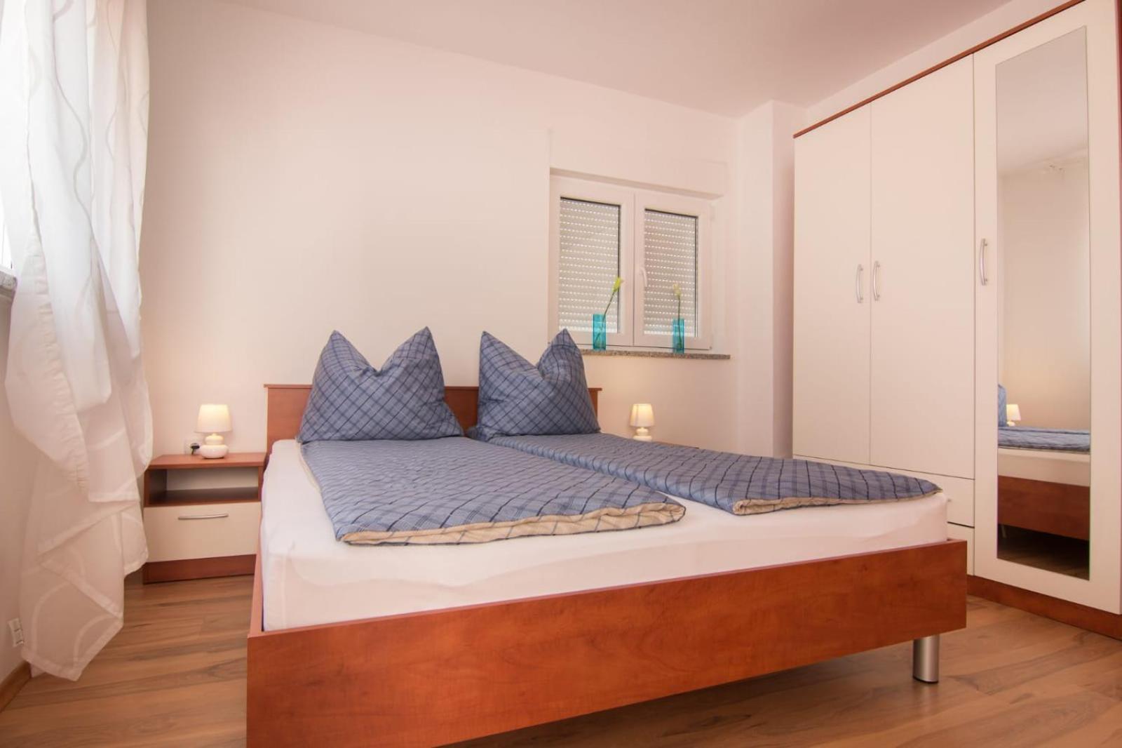 Apartments Jela 2124 view 2