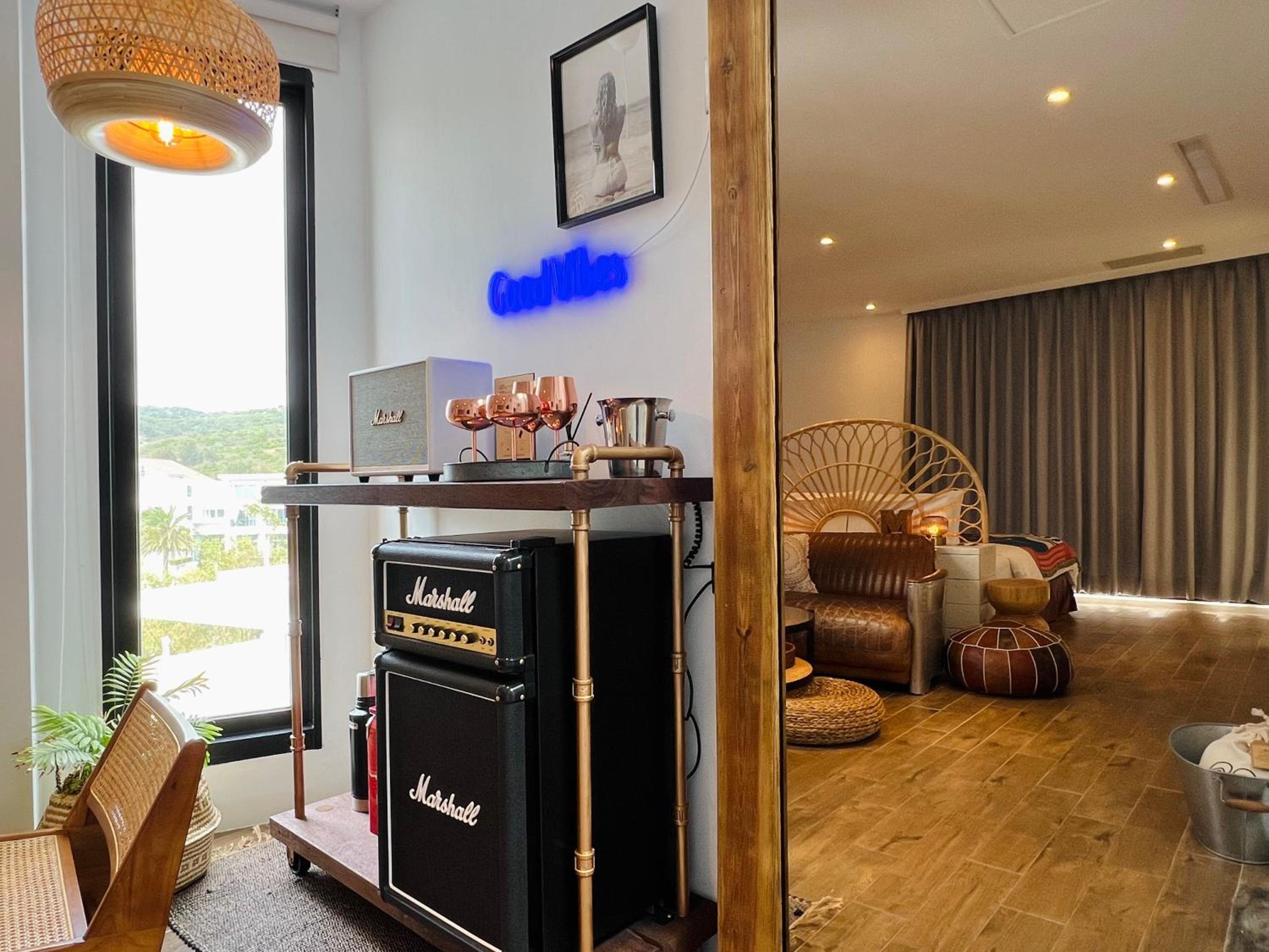 Minimi Inn-Sailrock Beach House